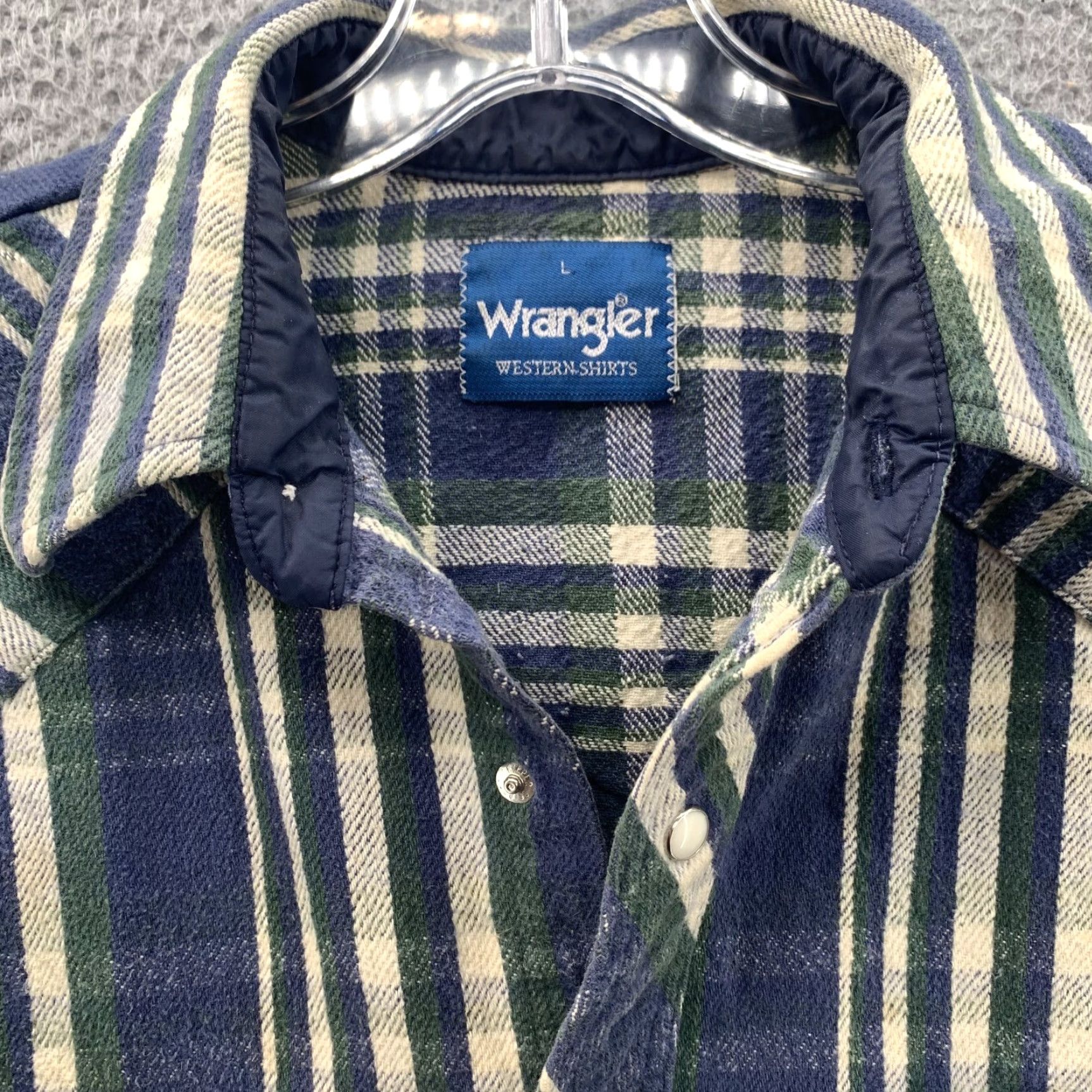 Wrangler VINTAGE Wrangler Western Shirt Men's Large Blue Plaid Pearl Snap Workwear Cowboy Shirt XL Blue Plaid Wrangler Western Shirts Mens (Vintage) Size US XL / EU 56 / 4 - 3 Thumbnail