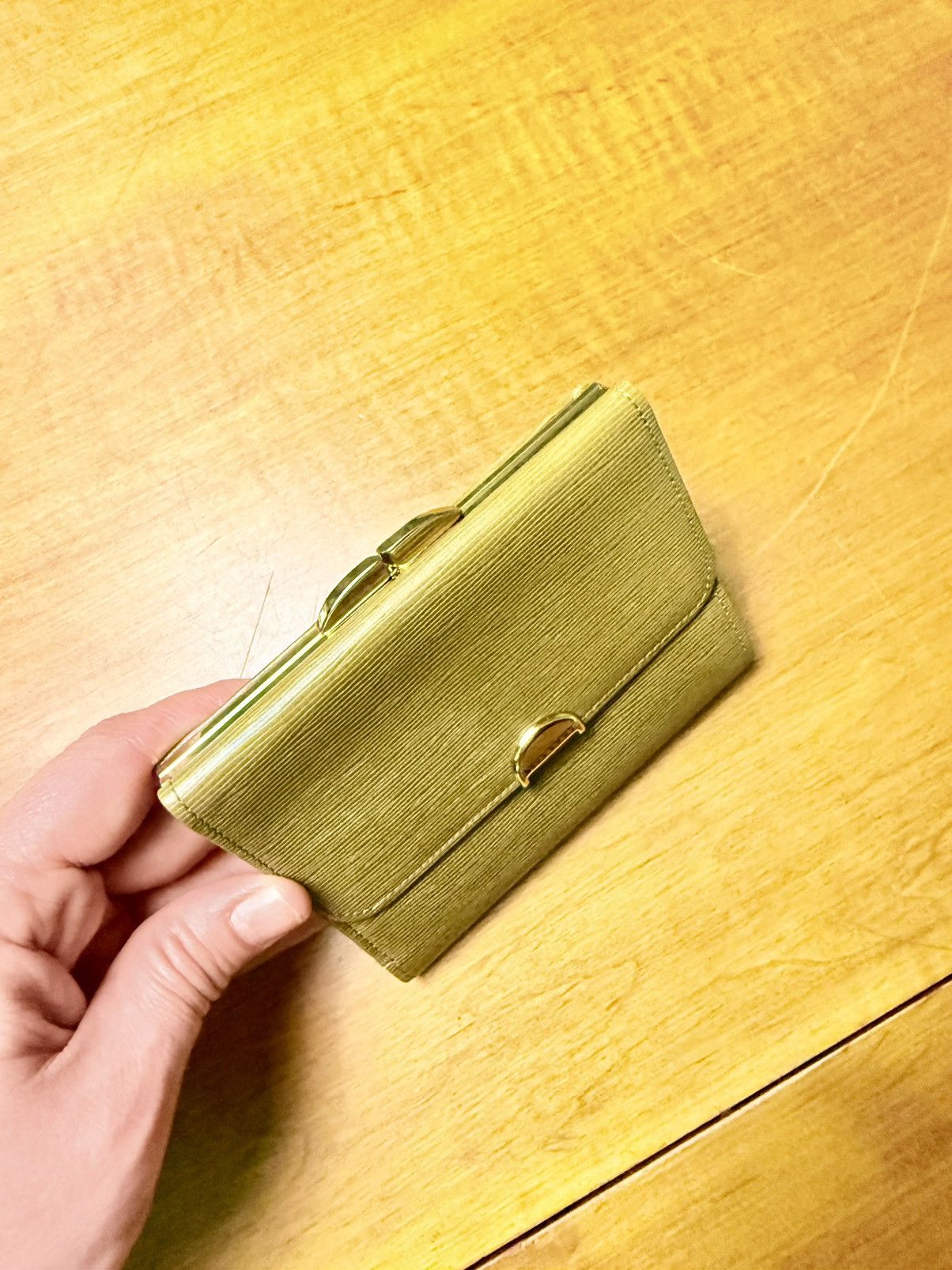 Givenchy Givenchy Taupe Textured Leather Trifold Wallet Authenticated Size ONE SIZE - 3 Thumbnail