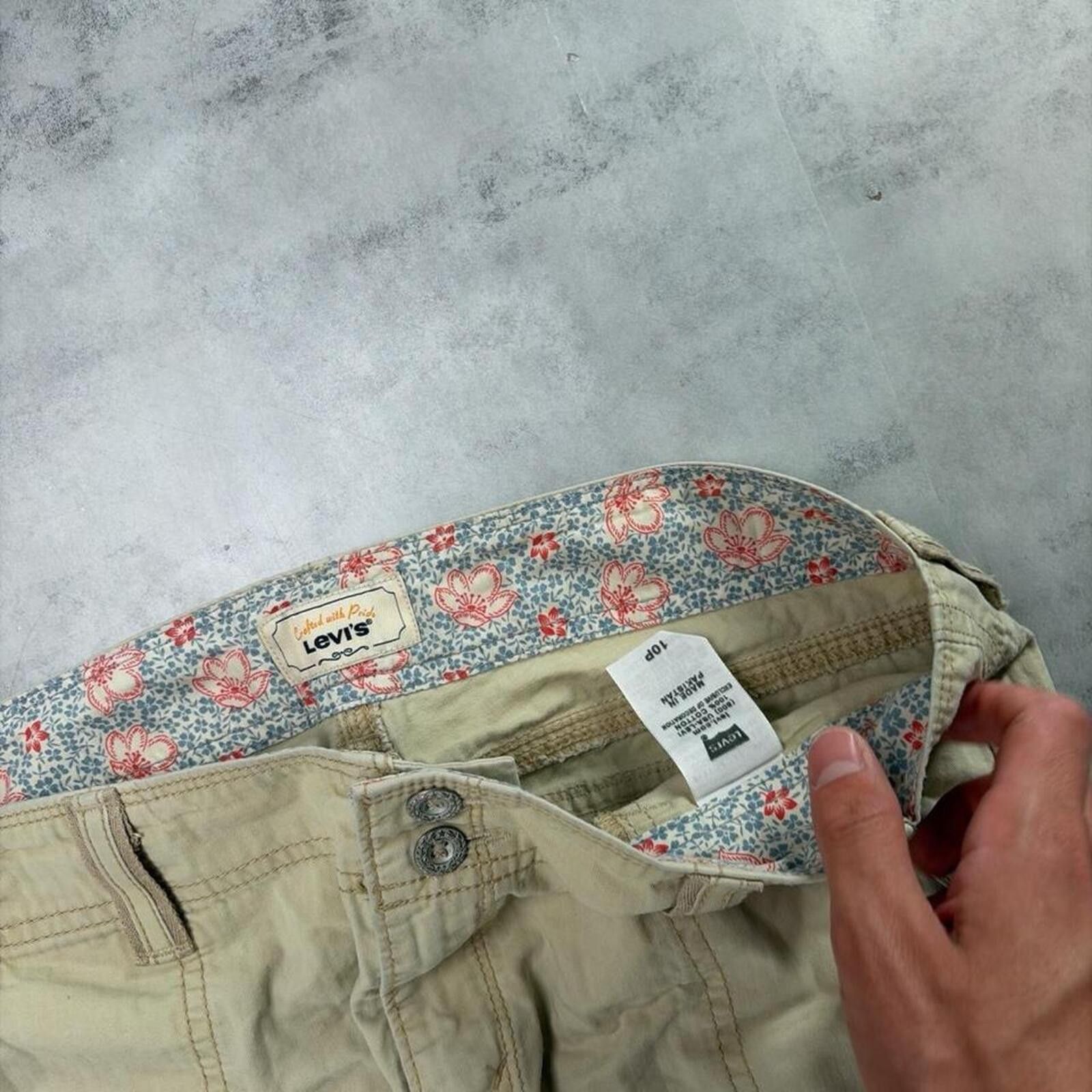 Levi's Y2K Tan Levi’s Grunge Gothic Cargo Capri Pants Size 30" / US 8 / IT 44 - 5 Thumbnail