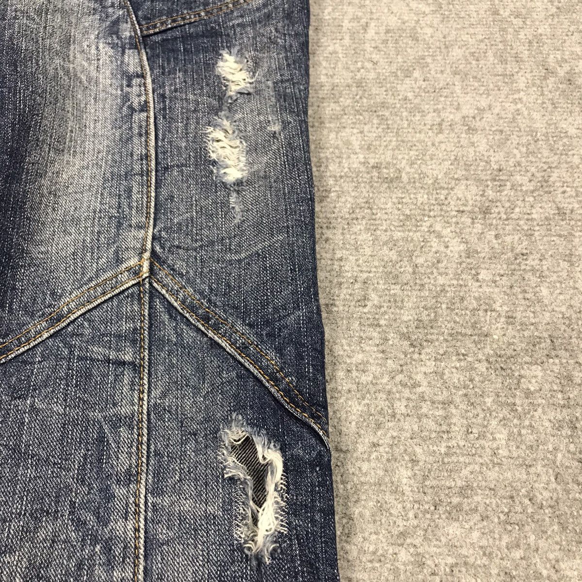 If Six Was Nine FLARE DENIM SEMANTICDESIGN RIPPED DISTRESSED BOOT CUT PANTS Size US 28 / EU 44 - 7 Thumbnail