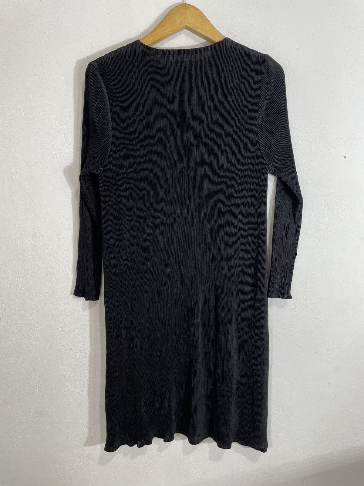 UNDEFINED BLACK CLOAK PLEATS CAPES ISSEY STYLE