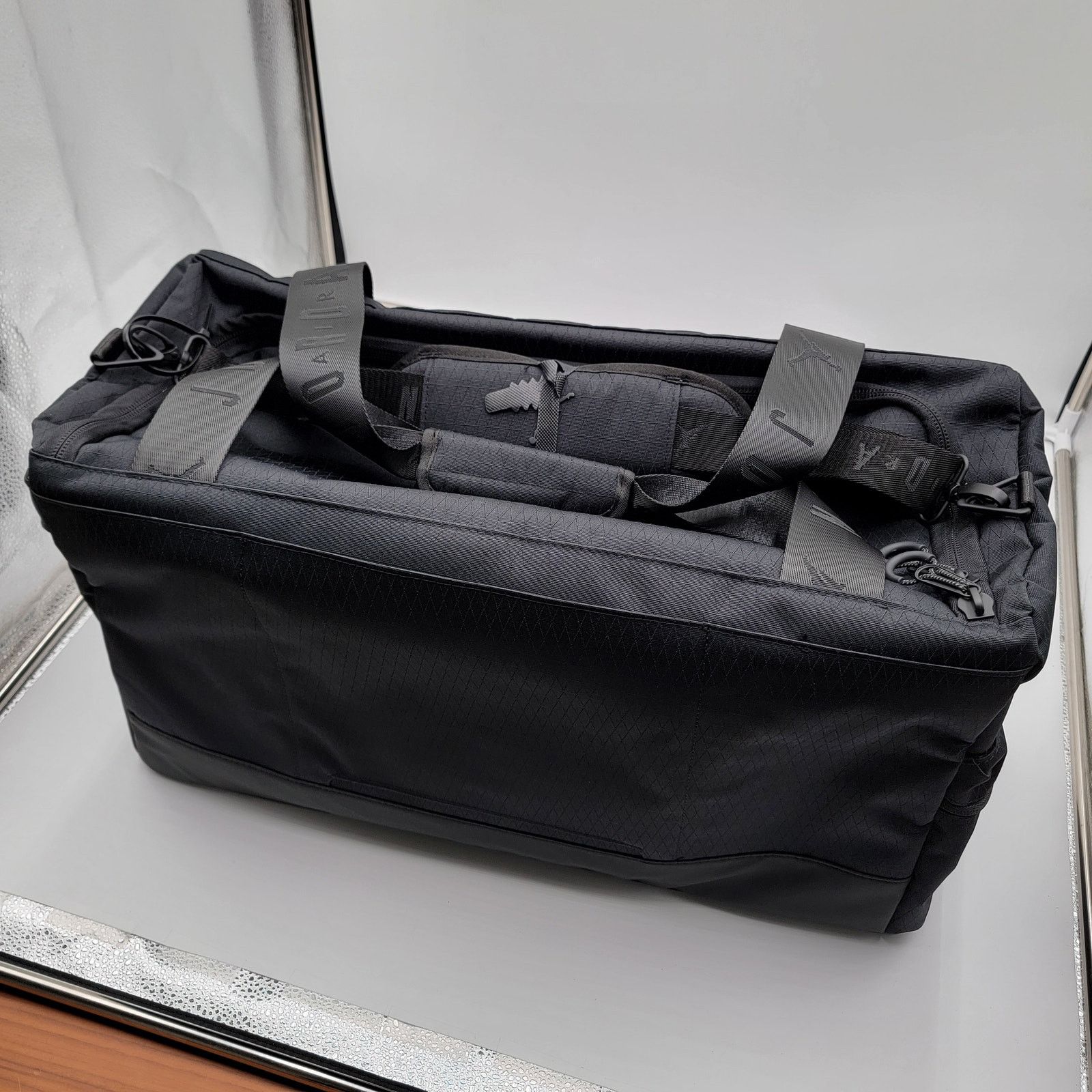 Jordan Brand Jordan Collectors 44L Duffle Travel Bag Black MA0932-023 Size ONE SIZE - 5 Thumbnail