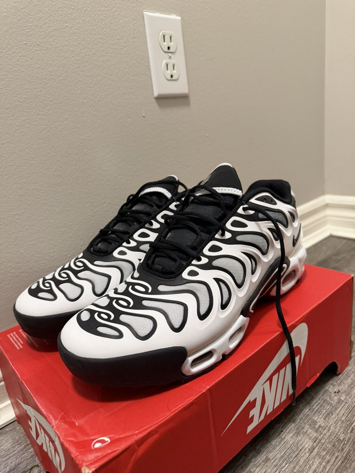 Nike Nike airmax tn plus drift panda Size US 11 / EU 44 - 9 Thumbnail