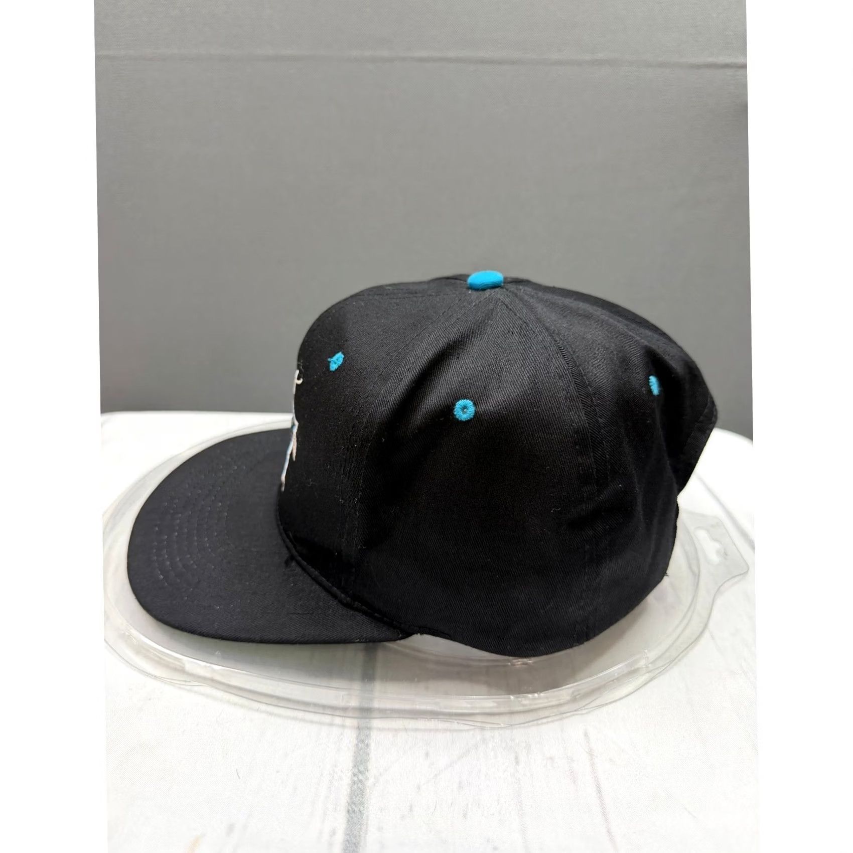 NFL VINTAGE AJD Team NFL Carolina Panthers Hat Mens Black Snapback OSFA Size US 35 - 3 Thumbnail