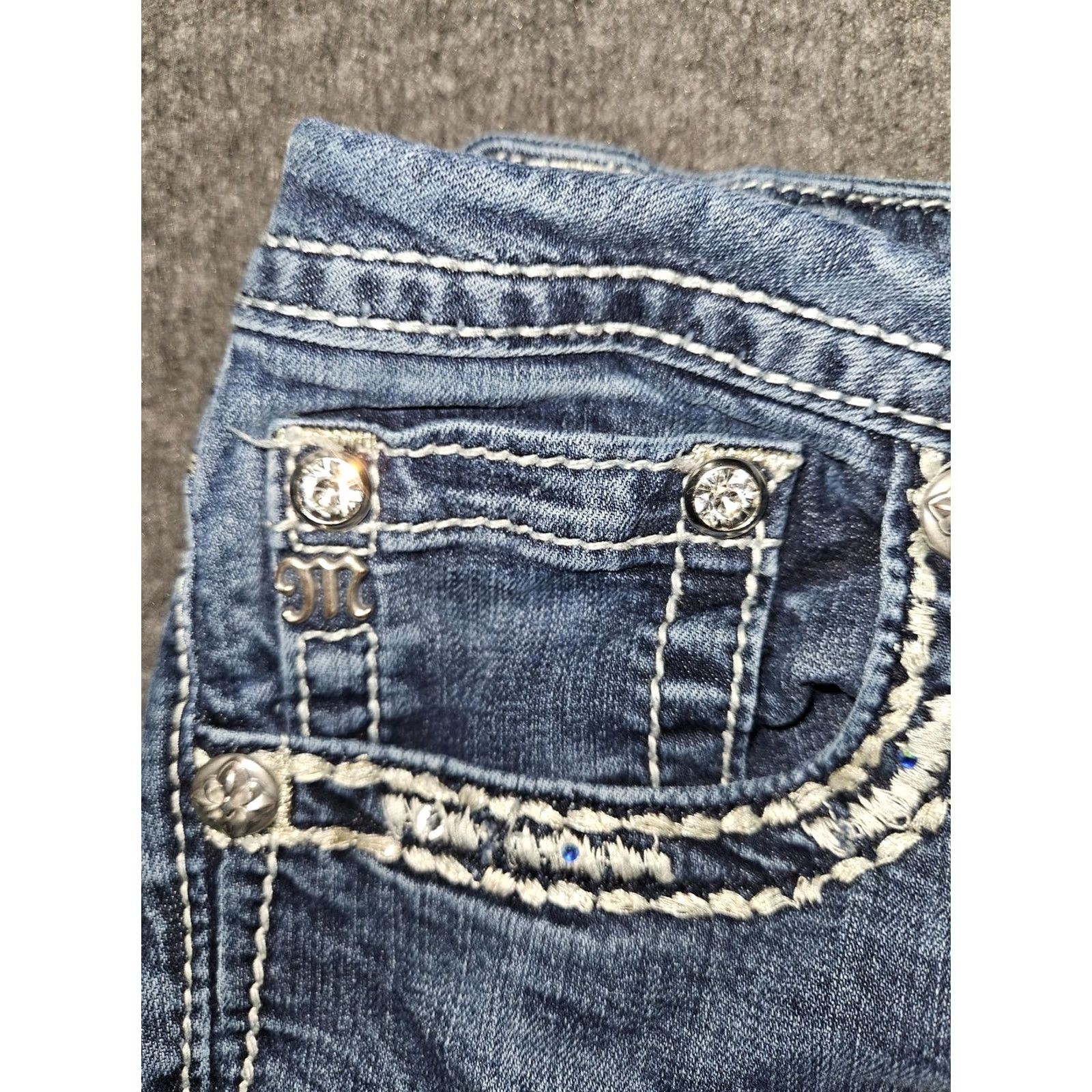 Miss Me Miss Me Jeans Womens 31 Blue Low-Rise Cropped Embellished Pockets JEB110EC Denim Rhinestone Embroidered 5-Pocket Jeans Womens Size 24" / US 00 / IT 34 - 7 Thumbnail