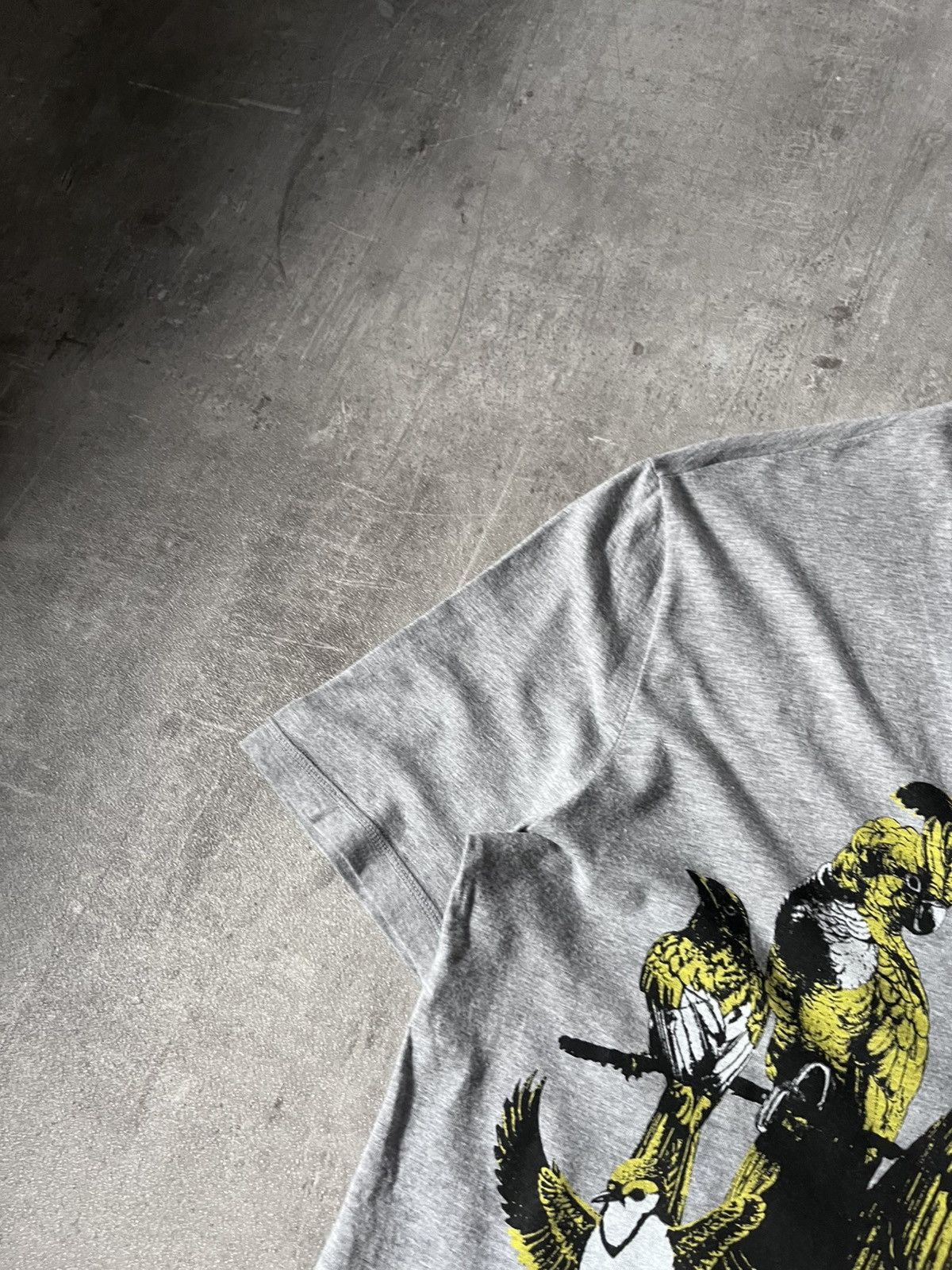 Gucci Gucci S/S 2009 V-Neck Birds Toocan T-shirt grey Size US XL / EU 56 / 4 - 7 Thumbnail