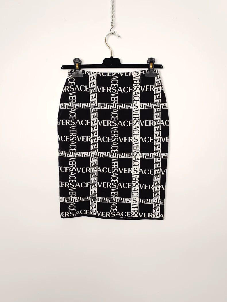 Versace Versace Full of prints on the hip-hugging skirt Size M / US 6-8 / IT 42-44 - 2 Thumbnail