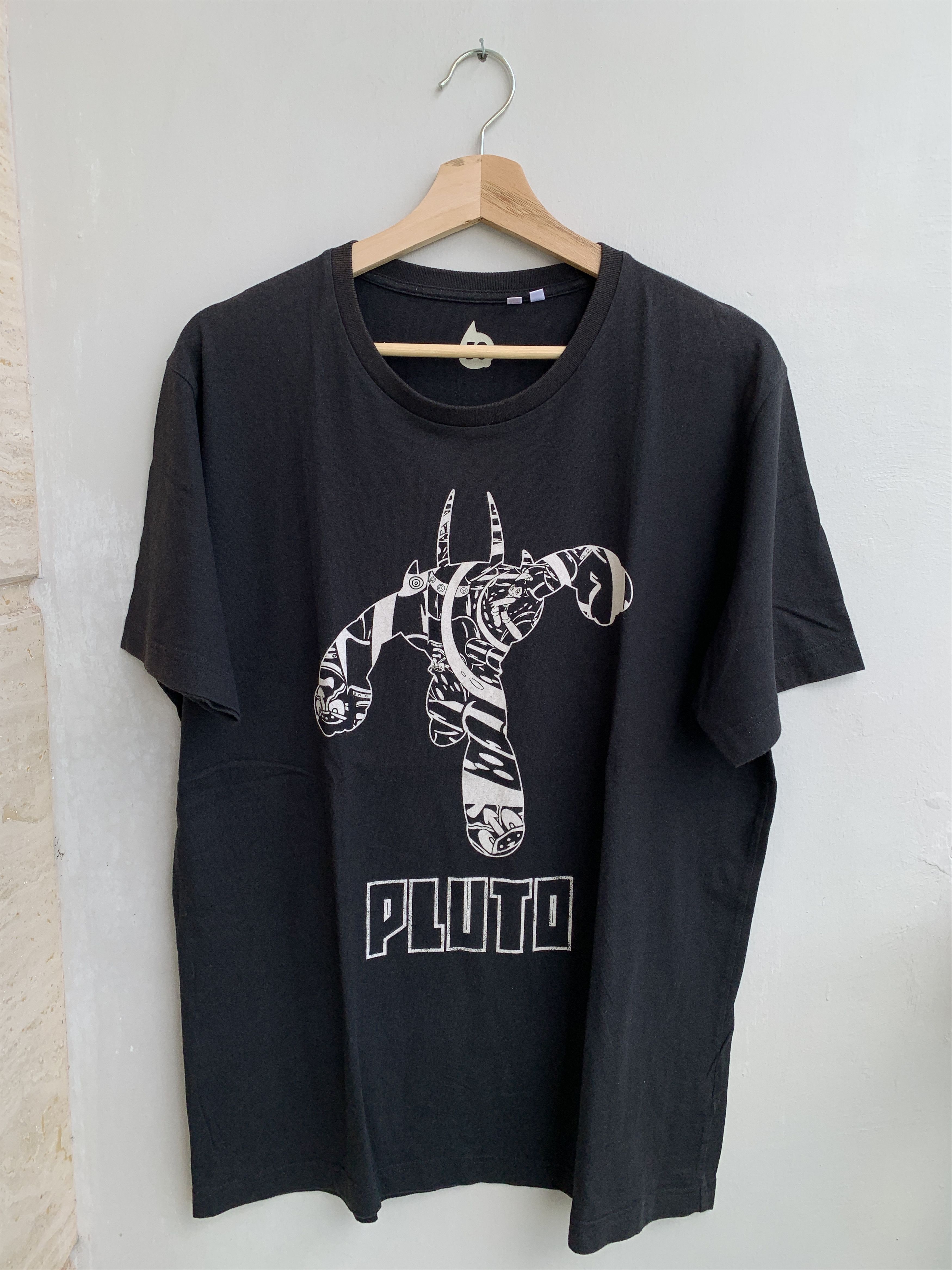 Anime × Japanese Brand × Uniqlo Uniqlo UT x 50th Astro Boy 'Pluto' Size US XL / EU 56 / 4 - 2 Thumbnail