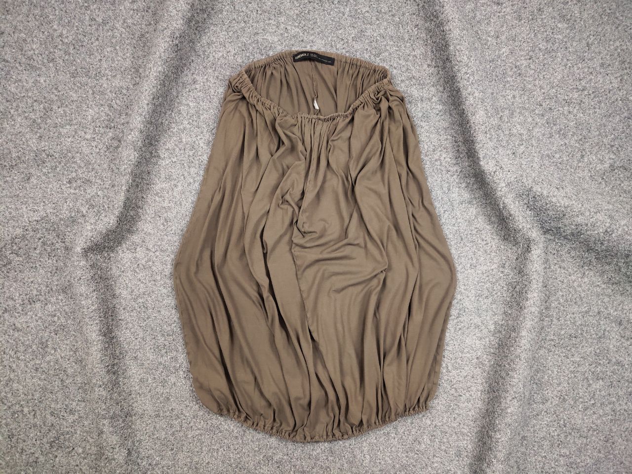 Rundholz Rundholz Design Skirt Cylinder elastic bands khaki color Size 28" / US 6 / IT 42 - 1 Thumbnail