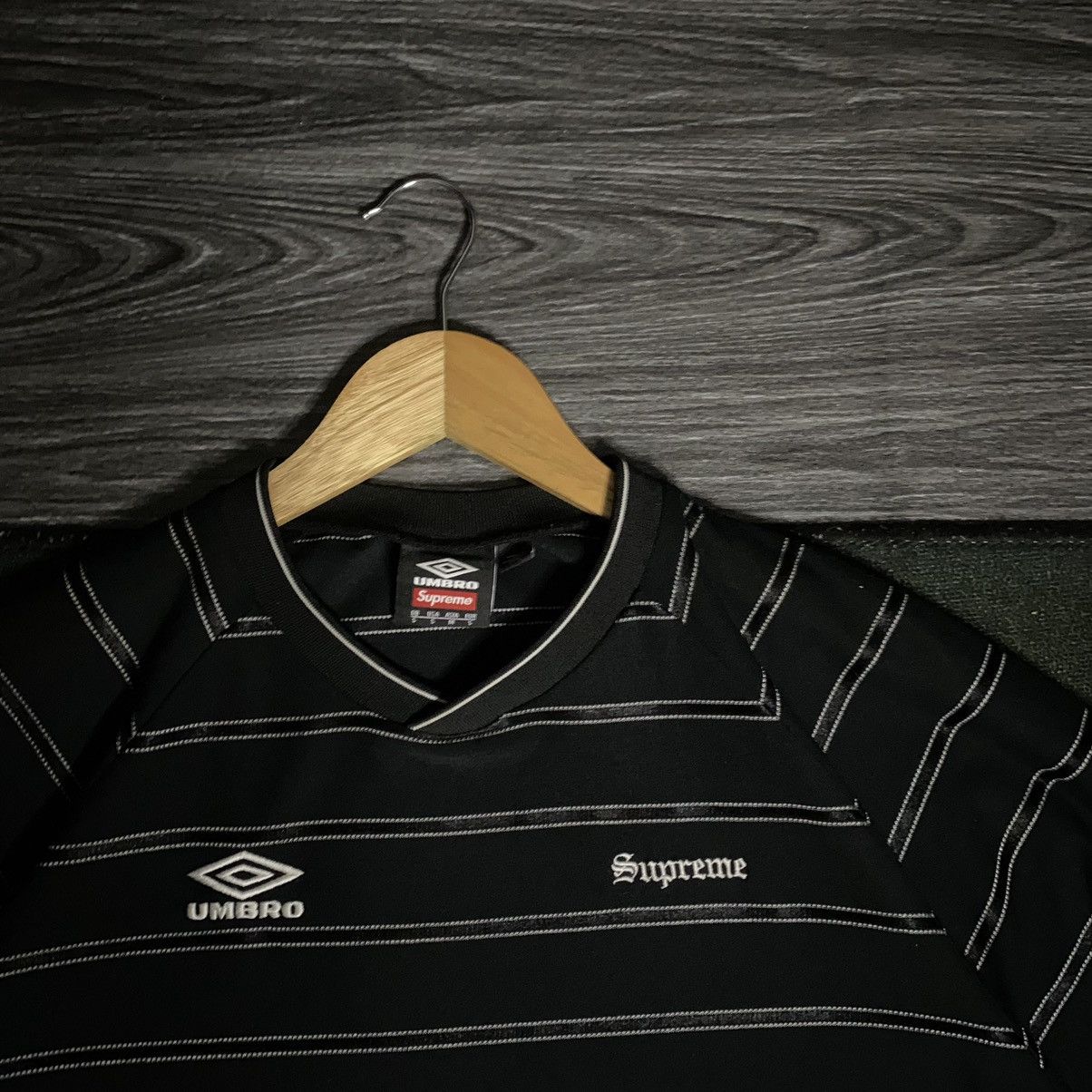 Supreme × Umbro Supreme x Umbro Stripe Soccer Jersey (SS25) Size US S / EU 44-46 / 1 - 3 Thumbnail