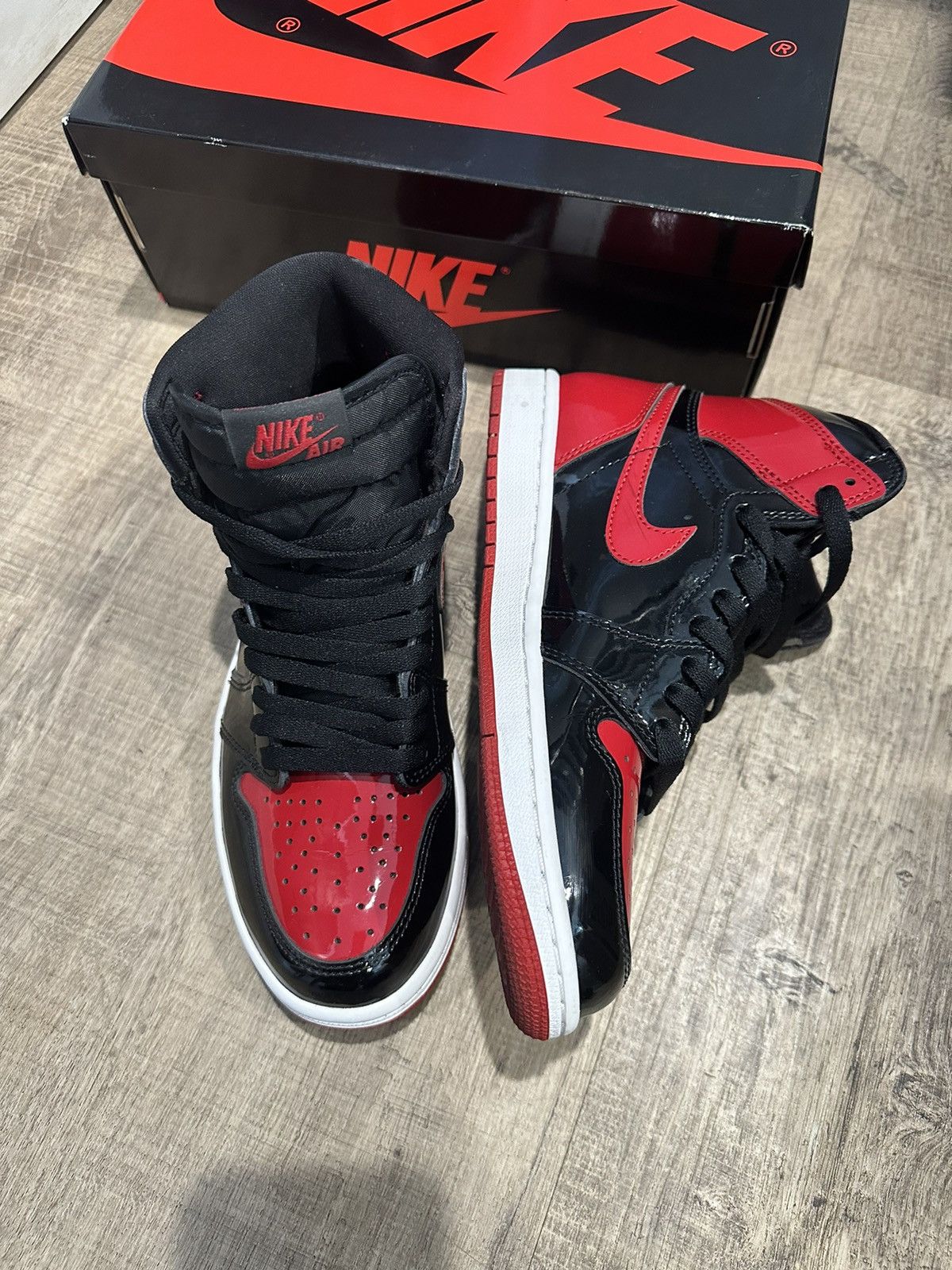 Jordan Brand × Nike Jordan 1 patent bred Size US 7.5 / EU 40-41 - 1 Thumbnail