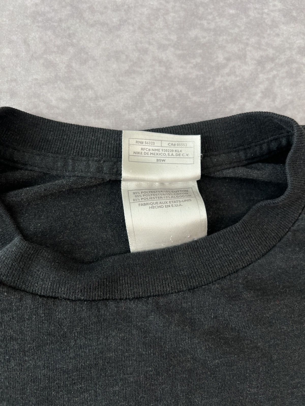 Nike Y2K Nike Big Swoosh Logo T-Shirt M Size Size US M / EU 48-50 / 2 - 3 Thumbnail