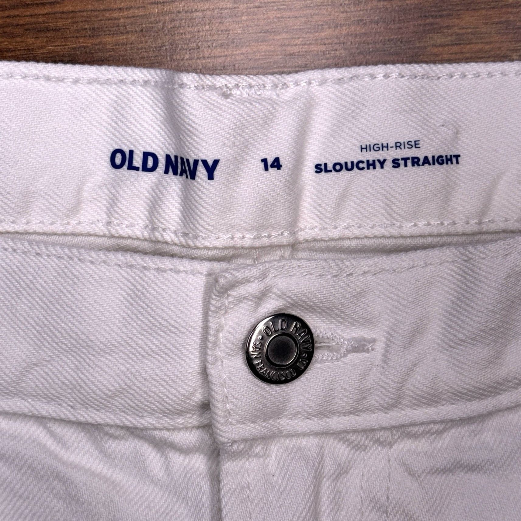 Old Navy Old Navy Womens Slouchy Straight Cut Off Shorts 14 White High Rise New Size 36" / US 14 / IT 50 - 3 Thumbnail