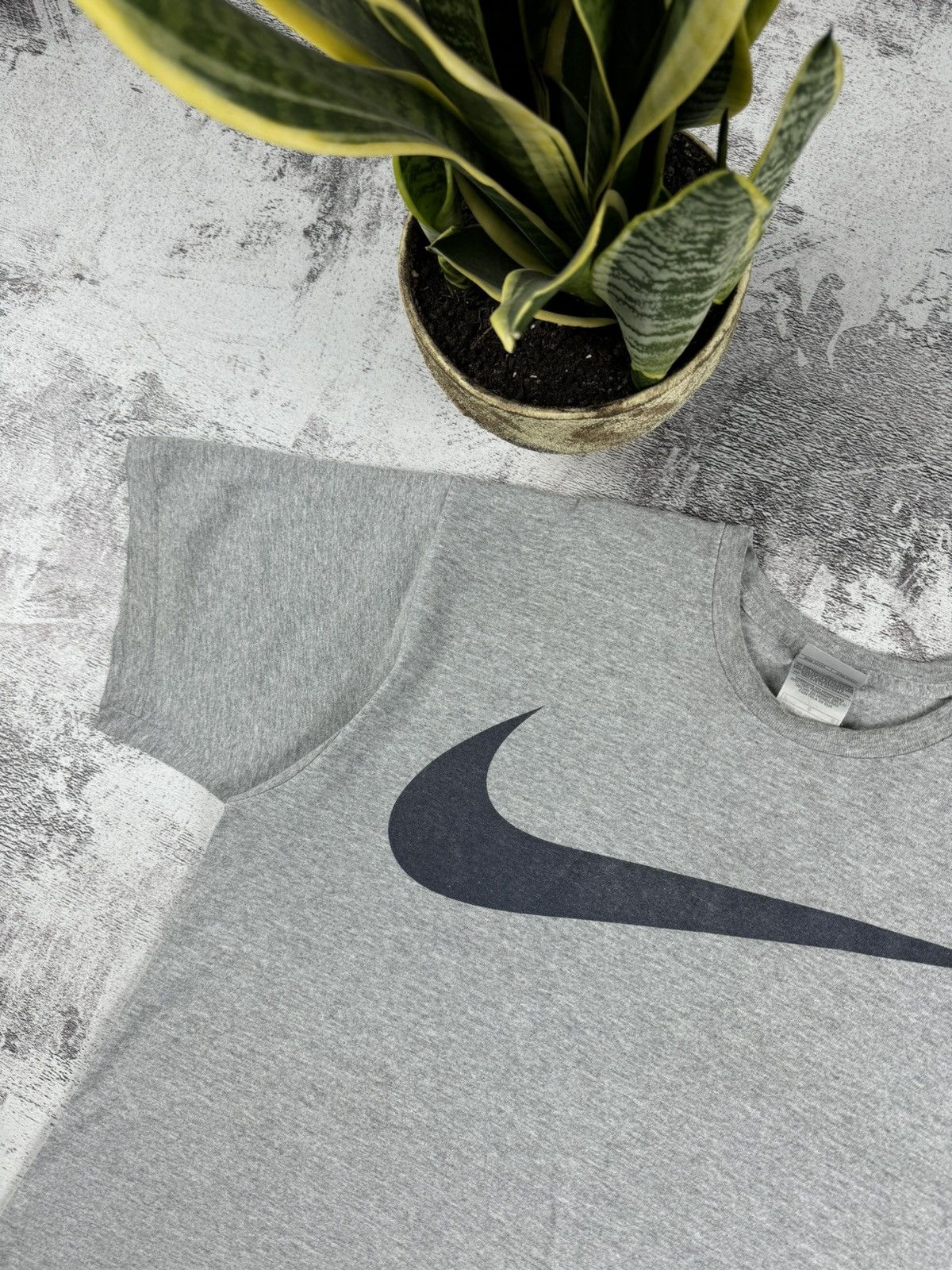 Nike 90S Nike Big Swoosh Grey Basic Sportswear Blank T Shirt Tee Size US L / EU 52-54 / 3 - 6 Thumbnail