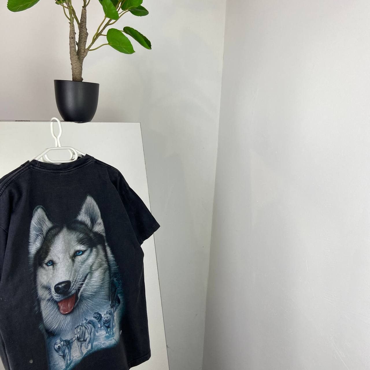 Vintage Vintage Y2K AOP Wolfs Single Stitch Faded T-Shirt Size US XL / EU 56 / 4 - 2 Thumbnail