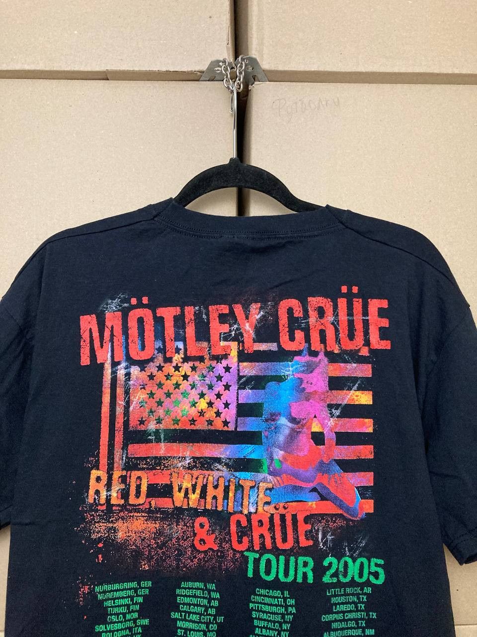 Band Tees VINTAG MOTLEY CRUE RED WHITE CRUE TOUR 2005 T SHIRT TEE ROCK Size US L / EU 52-54 / 3 - 3 Thumbnail