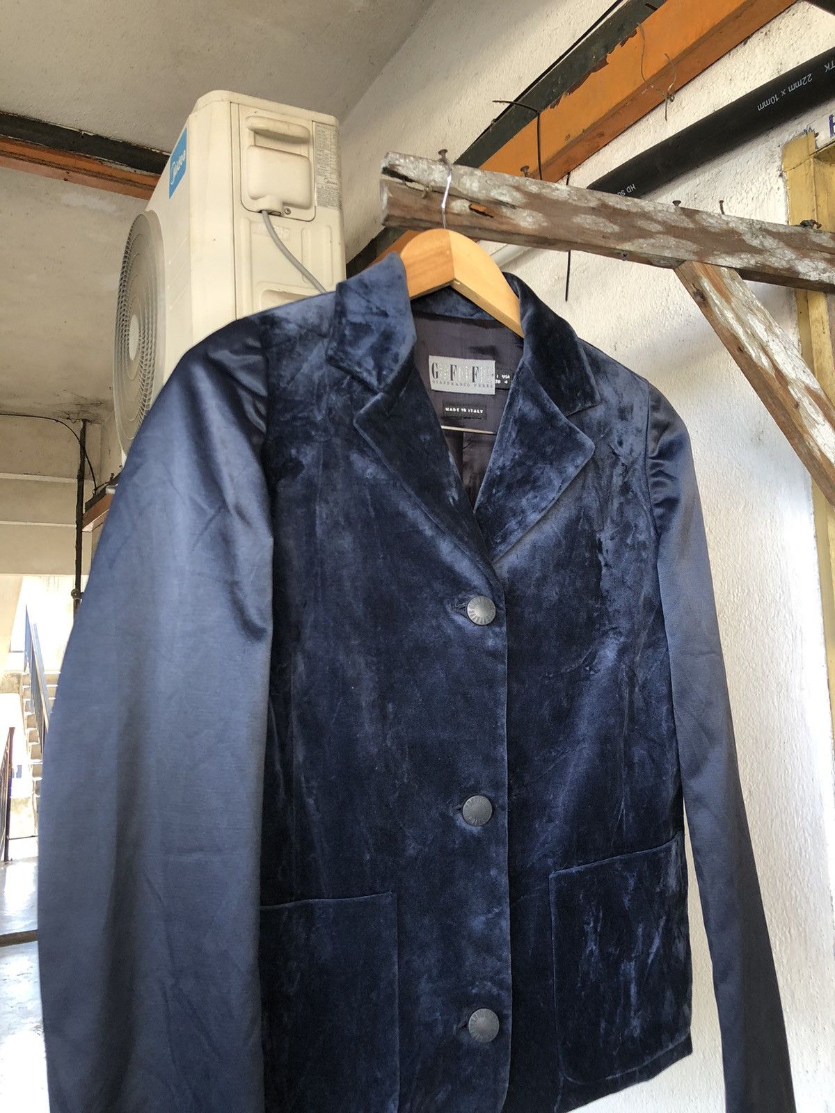 Gianfranco Ferre Vintage Gianfranco ferre Velvet Single Breasted Blazer Size XS / US 0-2 / IT 36-38 - 4 Thumbnail