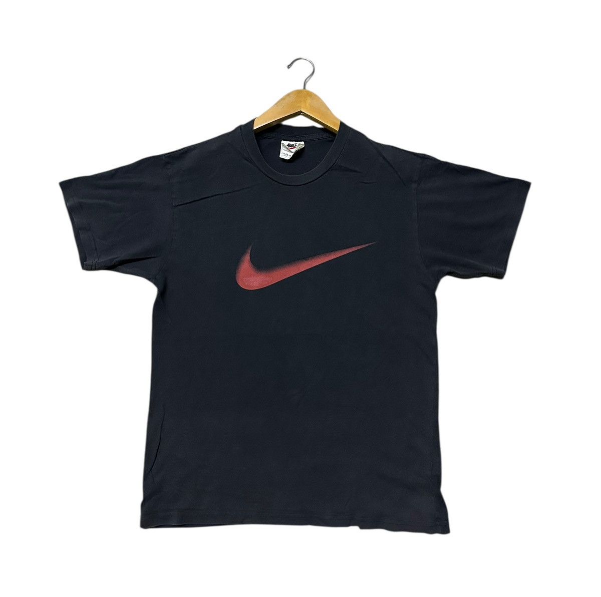 Vintage 90s Nike swoosh black tee