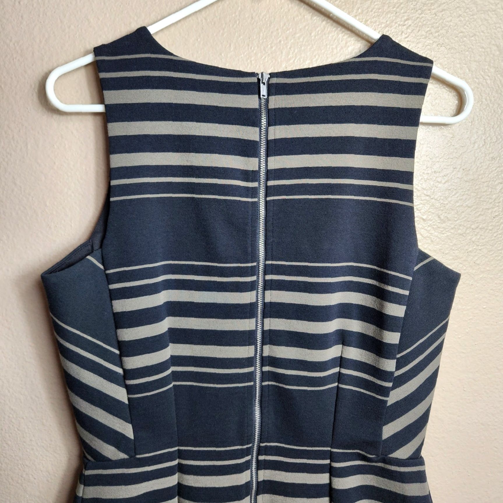 Banana Republic VINTAGE Banana Republic Wmns Black/Olive Variegated Stripe Sleeveless Sheath Dress 10 Black Womens Dress Gentlemen Size L / US 10 / IT 46 - 5 Thumbnail