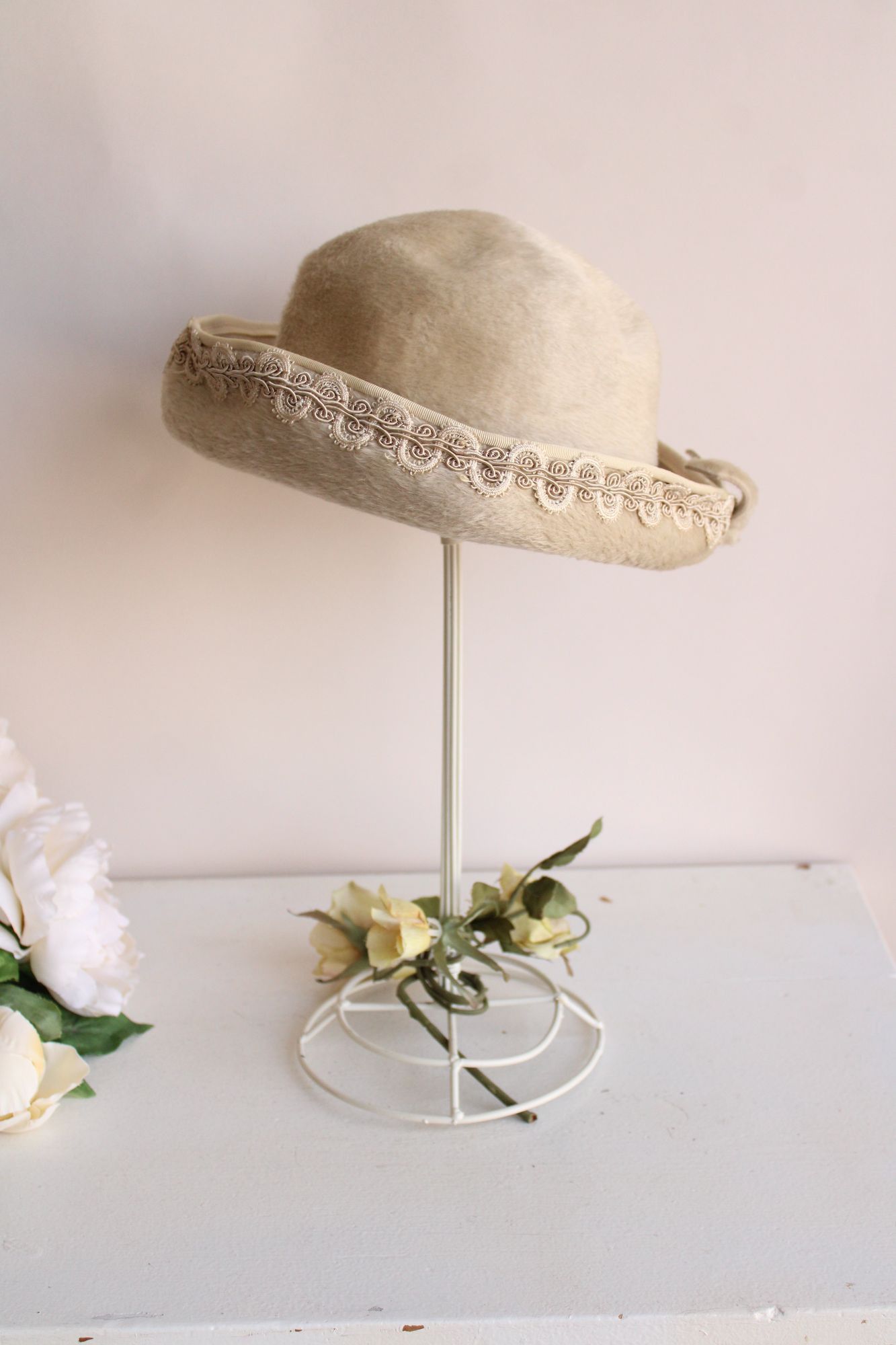 Vintage Vintage 1960s womens Hat, Lilli of California Faux Fur Wool Size ONE SIZE - 13 Thumbnail