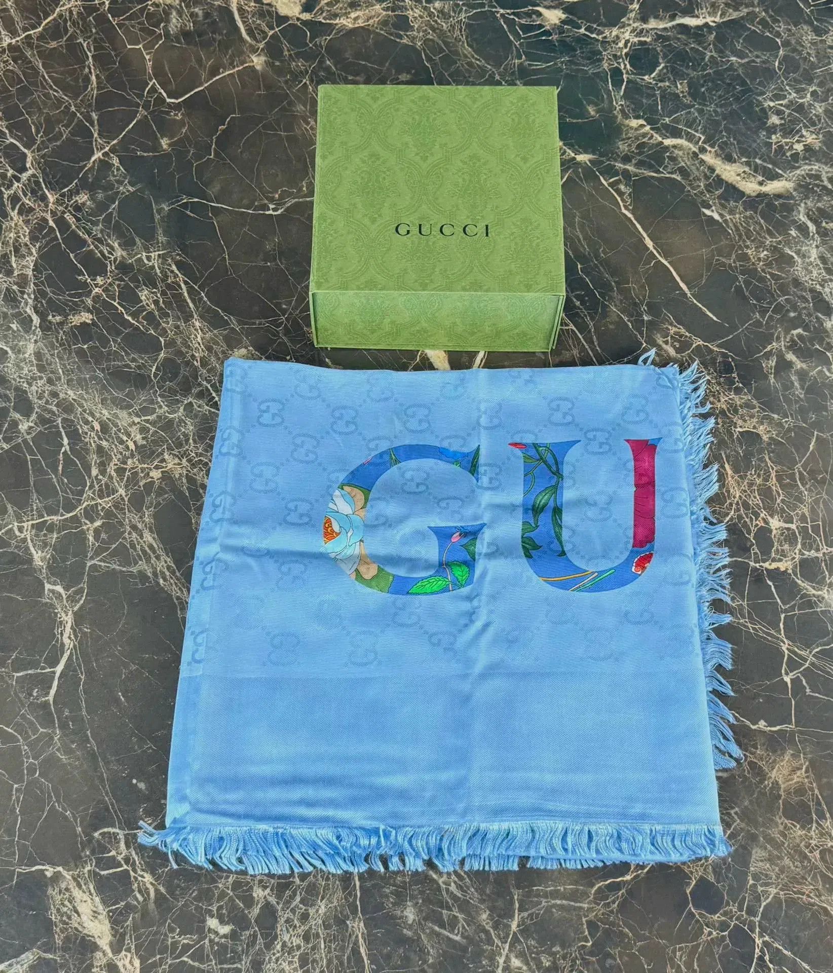 Gucci Gucci Floral Logo Silk Scarf 140x140. Size ONE SIZE - 2 Thumbnail