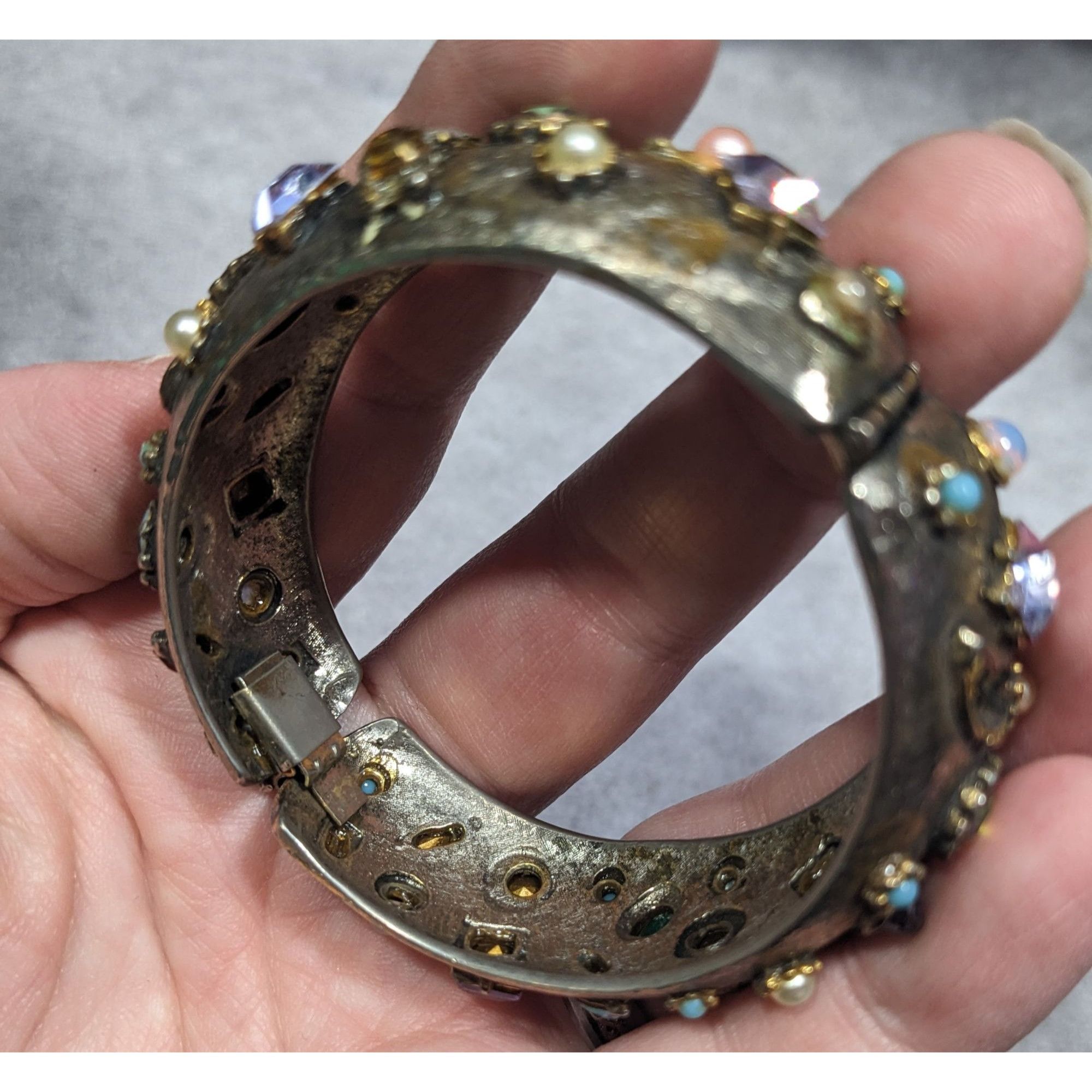 Other Vintage Brutalist Glam Multi Gemmed Gold Tone Hinge Bracelet Size ONE SIZE - 15 Thumbnail