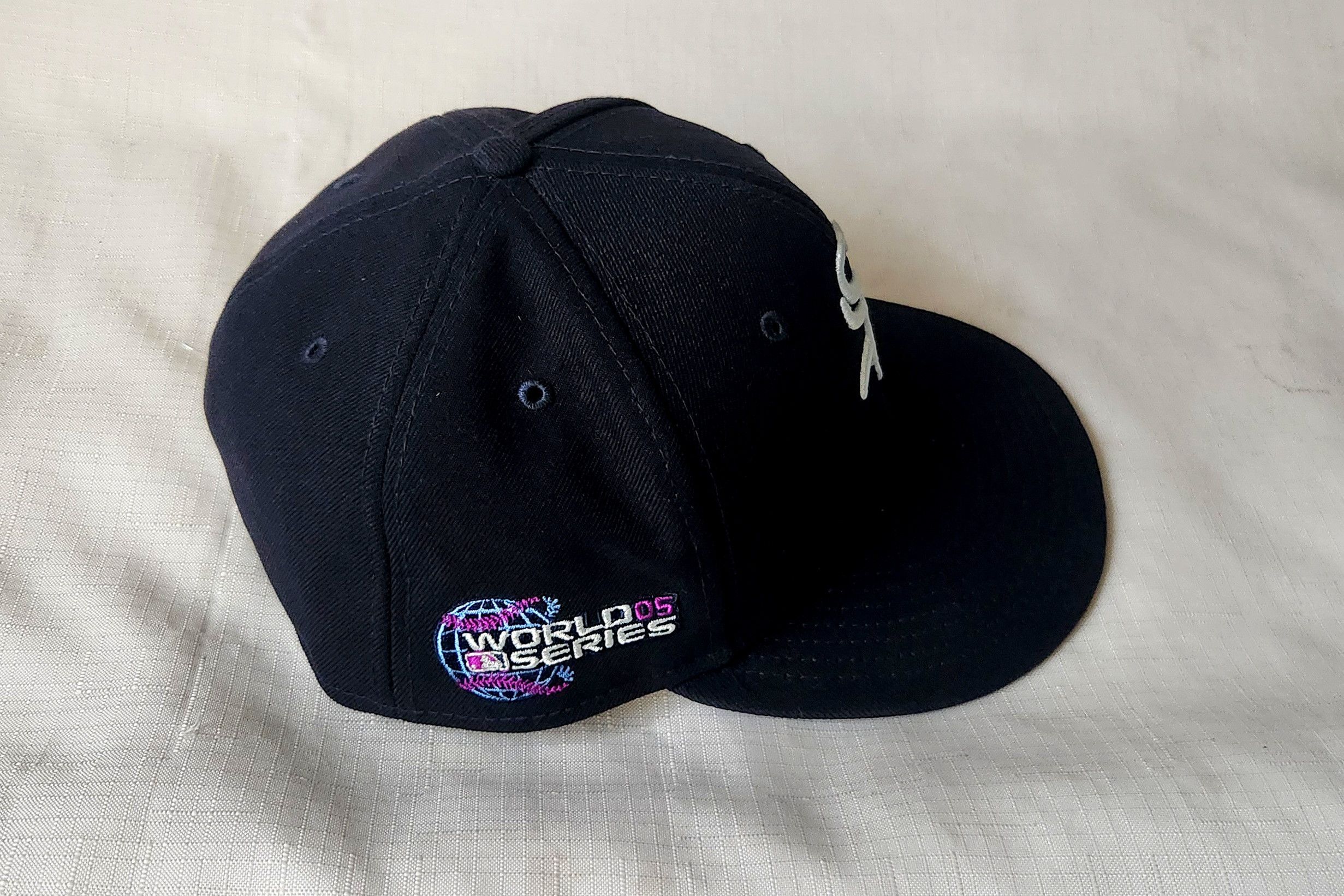 New Era New Era X Hat Club Exclusive SZ 7 3/8 2005 World Series Size ONE SIZE - 3 Thumbnail