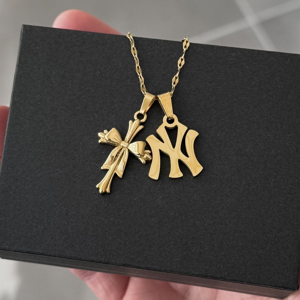 New York Yankees NY cross necklace gold Size ONE SIZE - 1 Thumbnail