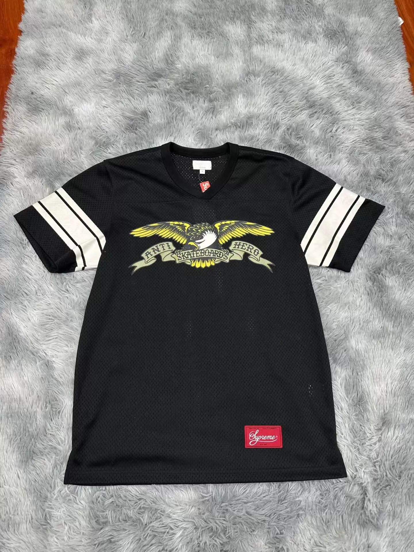 Supreme Supreme x Hero 14ss Mesh Jersey Short Sleeve M NWT Size US M / EU 48-50 / 2 - 1 Thumbnail