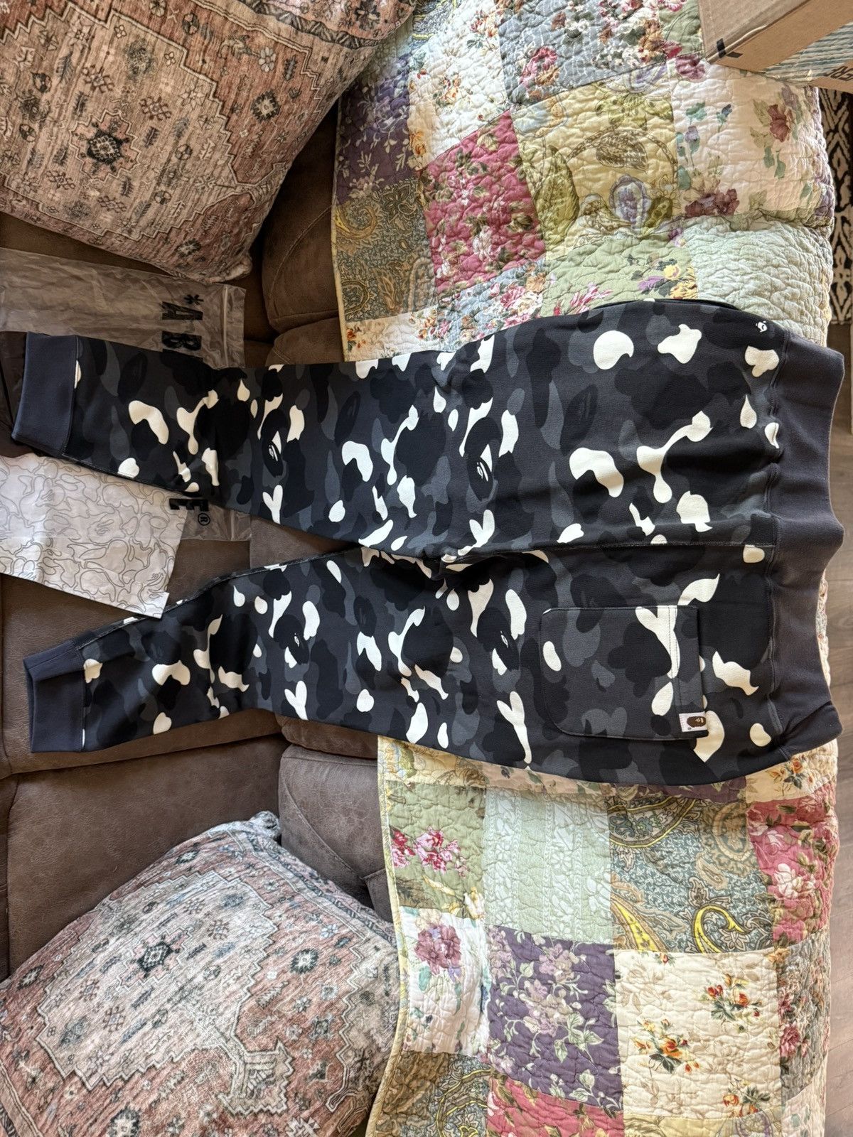 Bape Bape ultimate city camo shark sweatpants Size US 34 / EU 50 - 2 Thumbnail