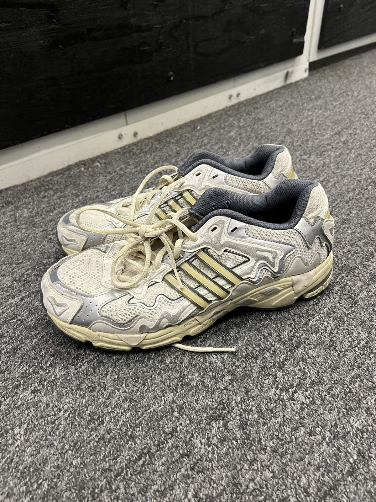Adidas Bad bunny x adidas Size US 9.5 / EU 42-43 - 1 Thumbnail