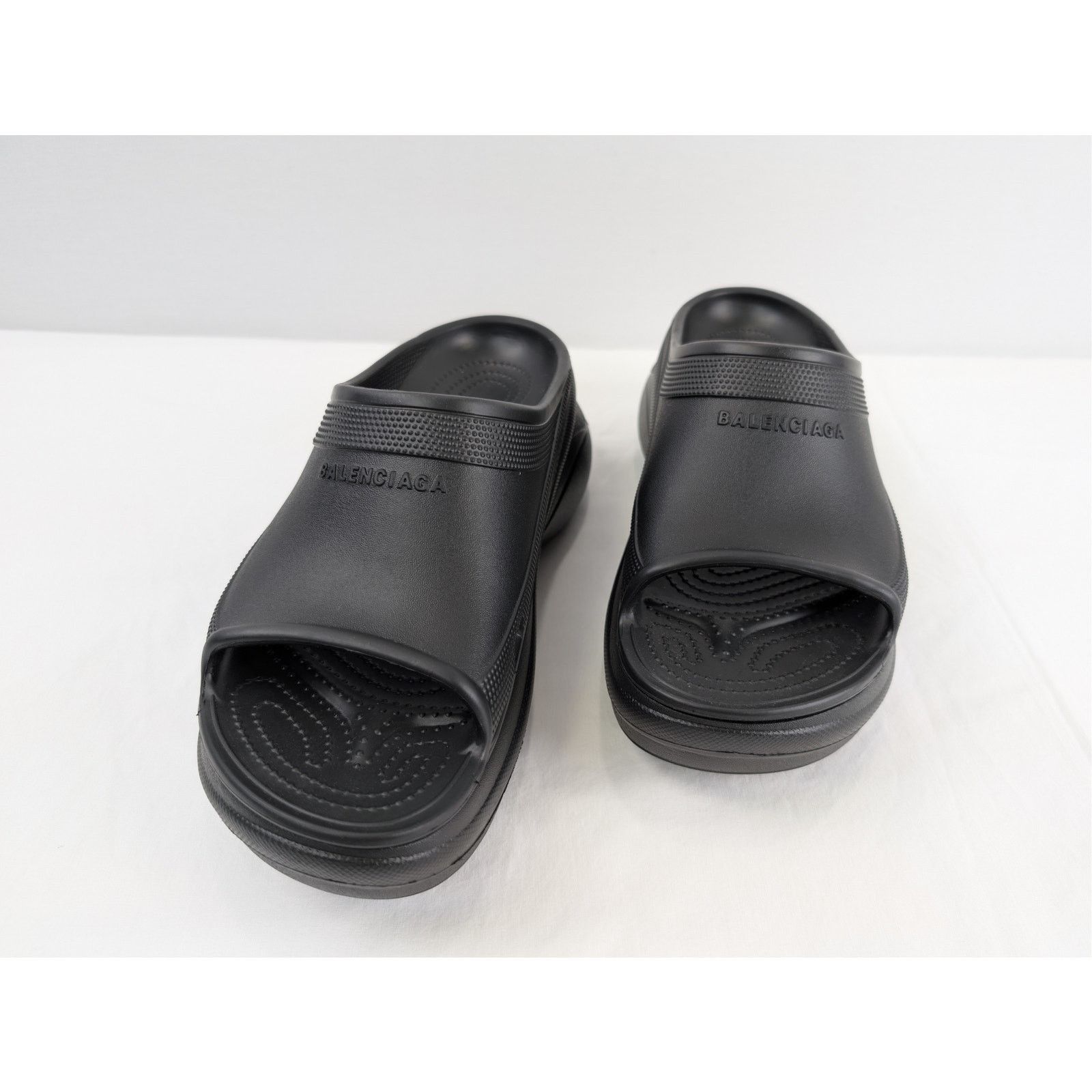 Balenciaga o1rshd1 Q:2 / Crocs Pool Rubber Slide Slipper in Black Size US 11 / EU 44 - 9 Thumbnail