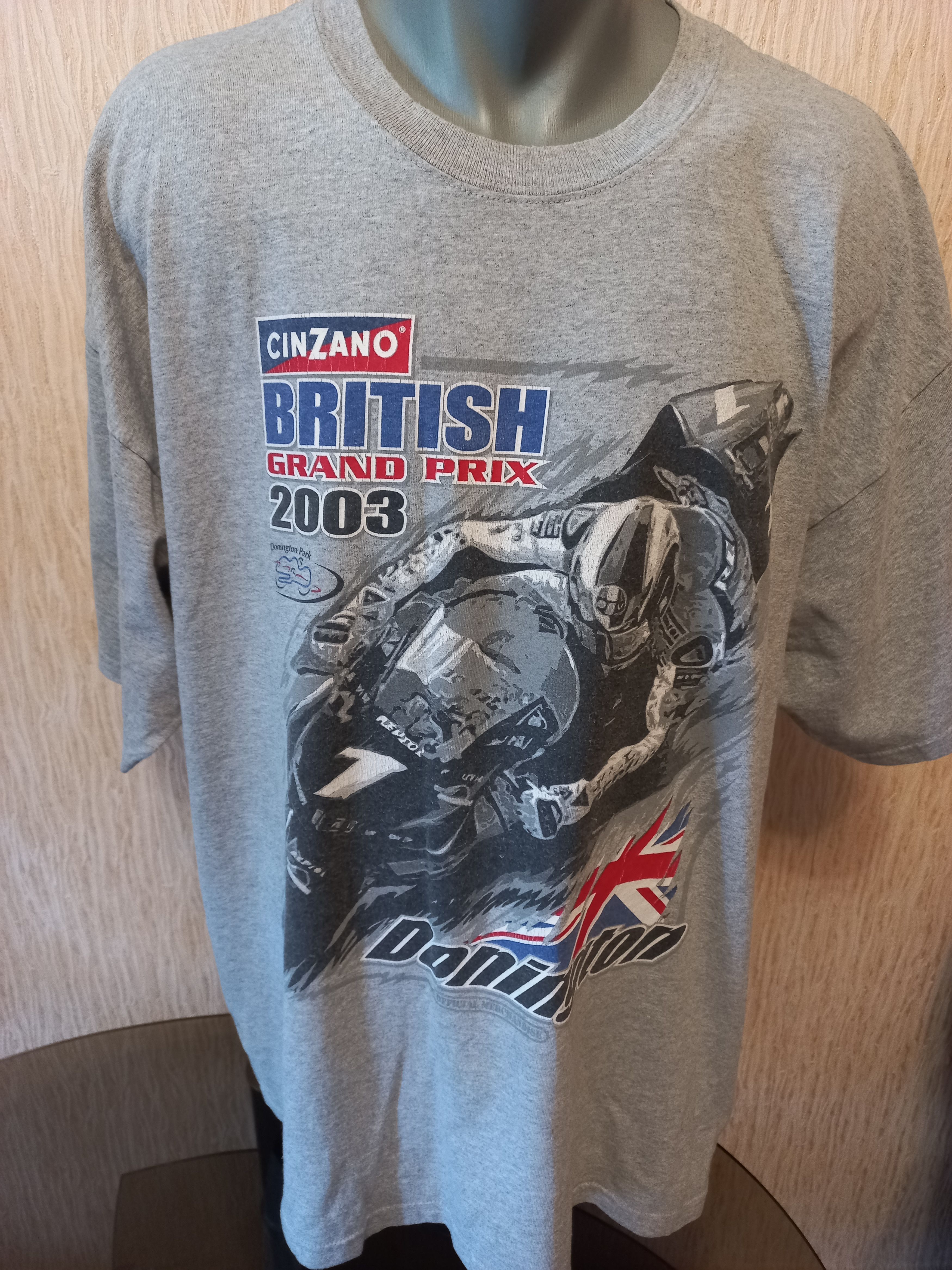 Gildan Vintage MotoGP British Grand Prix 2003 shirt (Size 2XL) Size US XXL / EU 58 / 5 - 1 Thumbnail