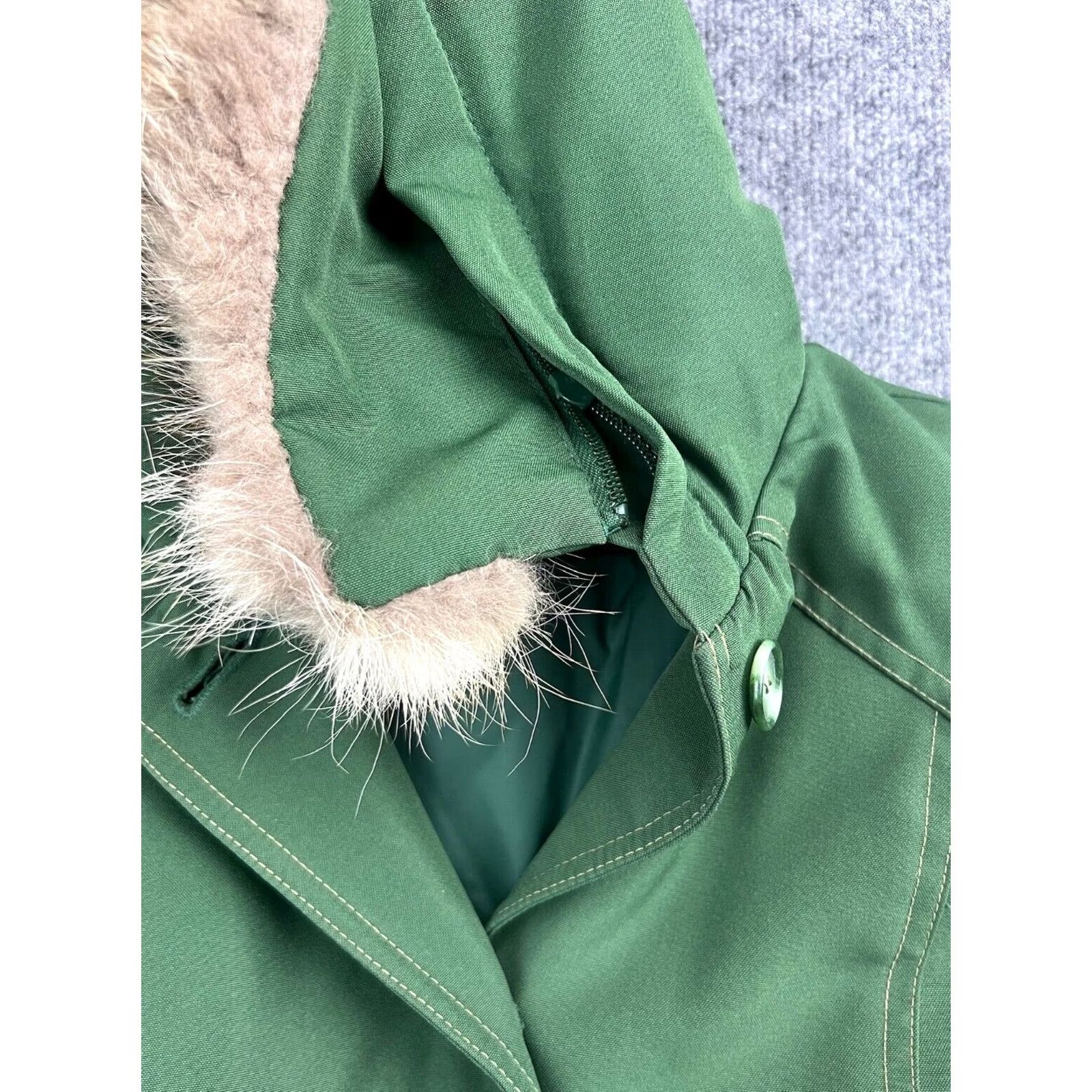 Eddie Bauer VINTG 70s Eddie Bauer Goose Down Jacket Women's S/M Green Belted Coyote Fur Hood Size S / US 4 / IT 40 - 3 Thumbnail