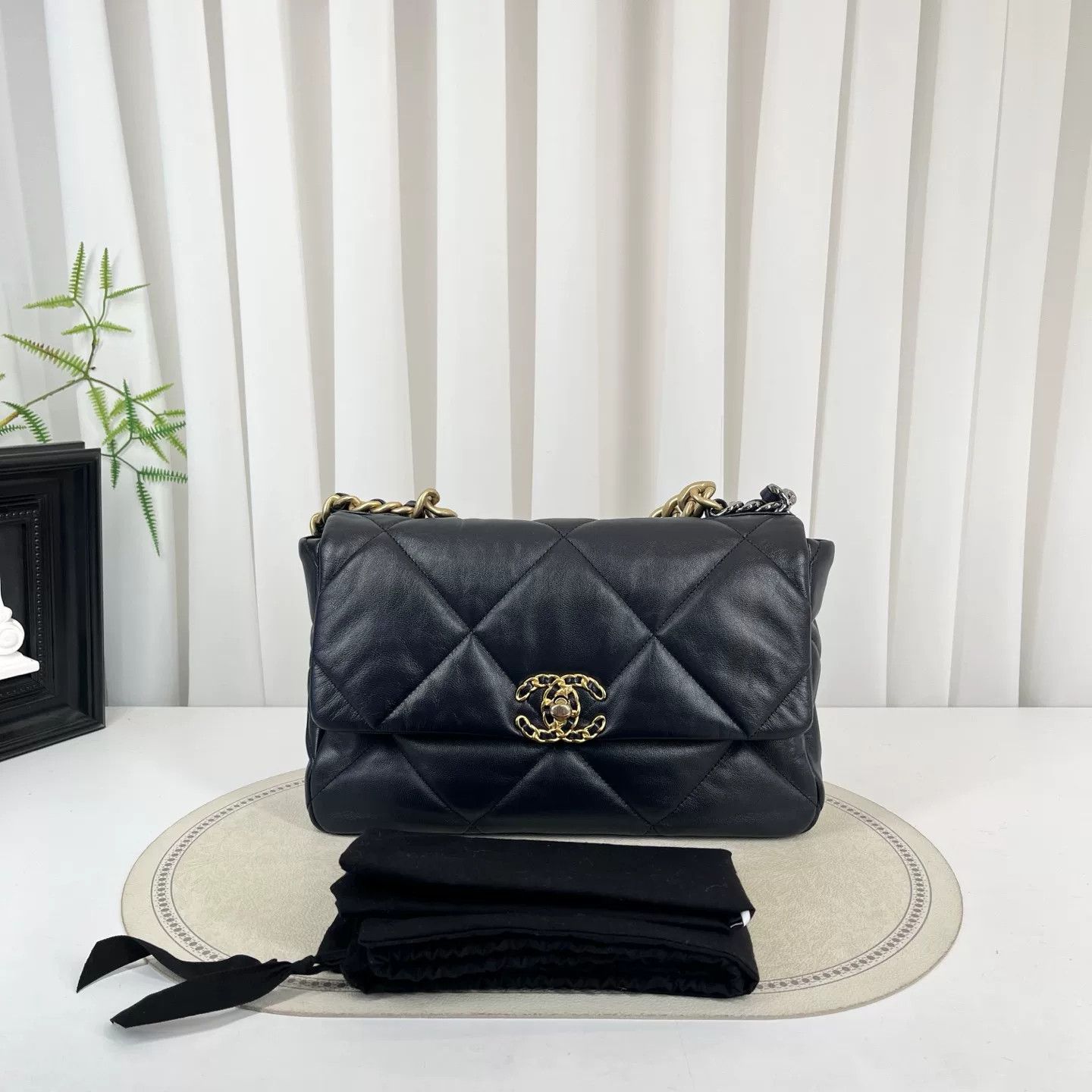 Chanel Pre-loved Bag Very good condition Size ONE SIZE - 1 Thumbnail