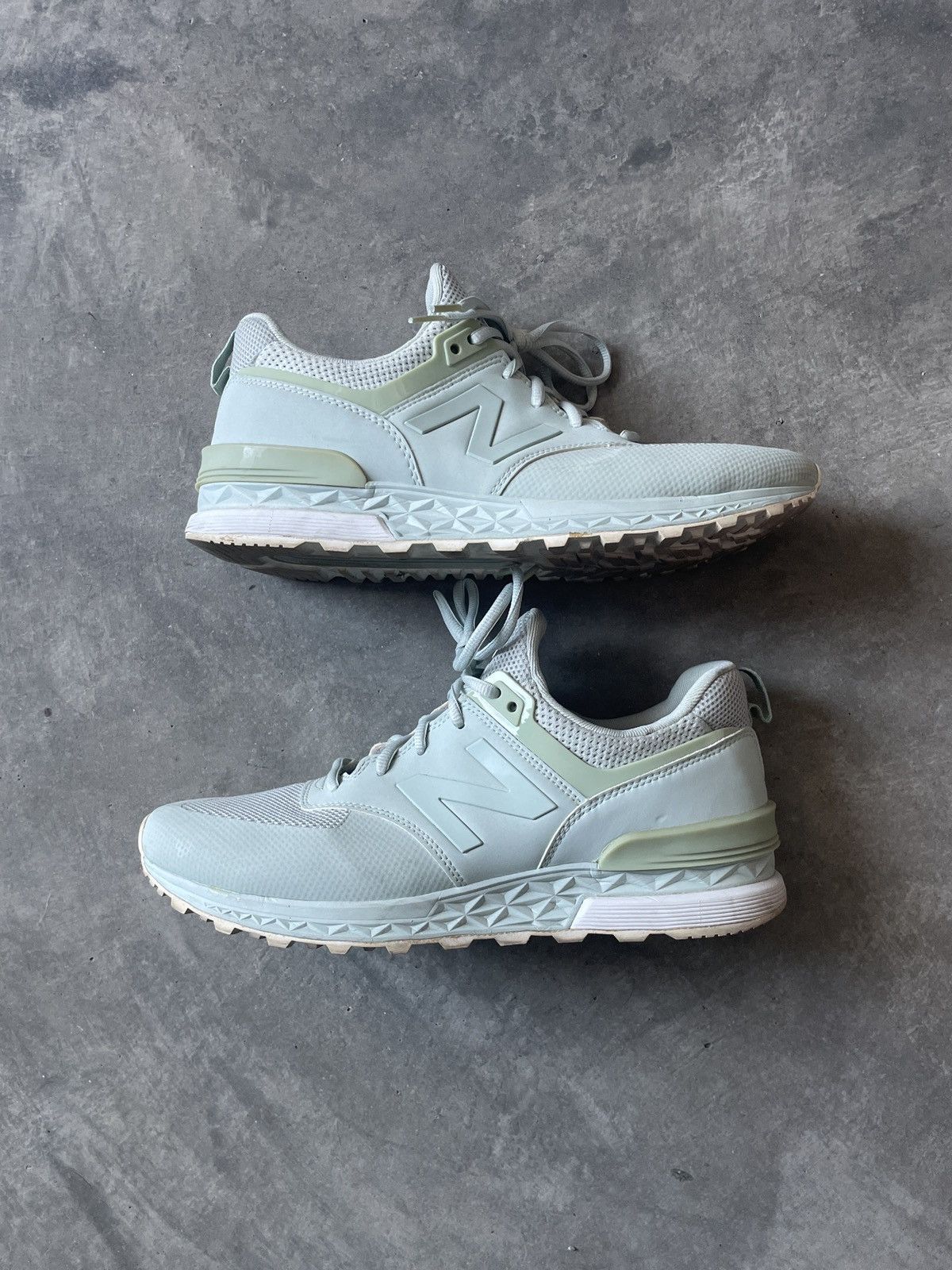 New Balance New Balance 574 Size US 9.5 / EU 42-43 - 1 Thumbnail