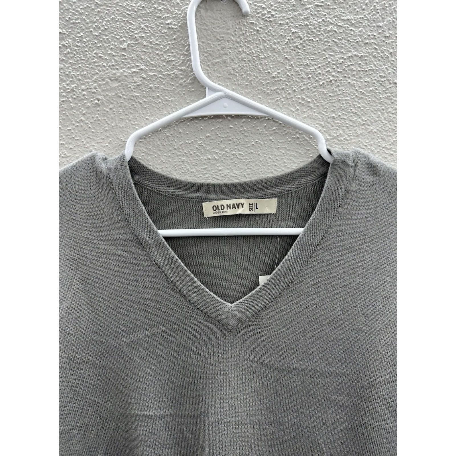 Old Navy Old Navy Mens Sweater Large Gray V-Neck Knit Long Sleeve Pullover Slim Casual Shirt Mens Clothing Size US L / EU 52-54 / 3 - 3 Thumbnail