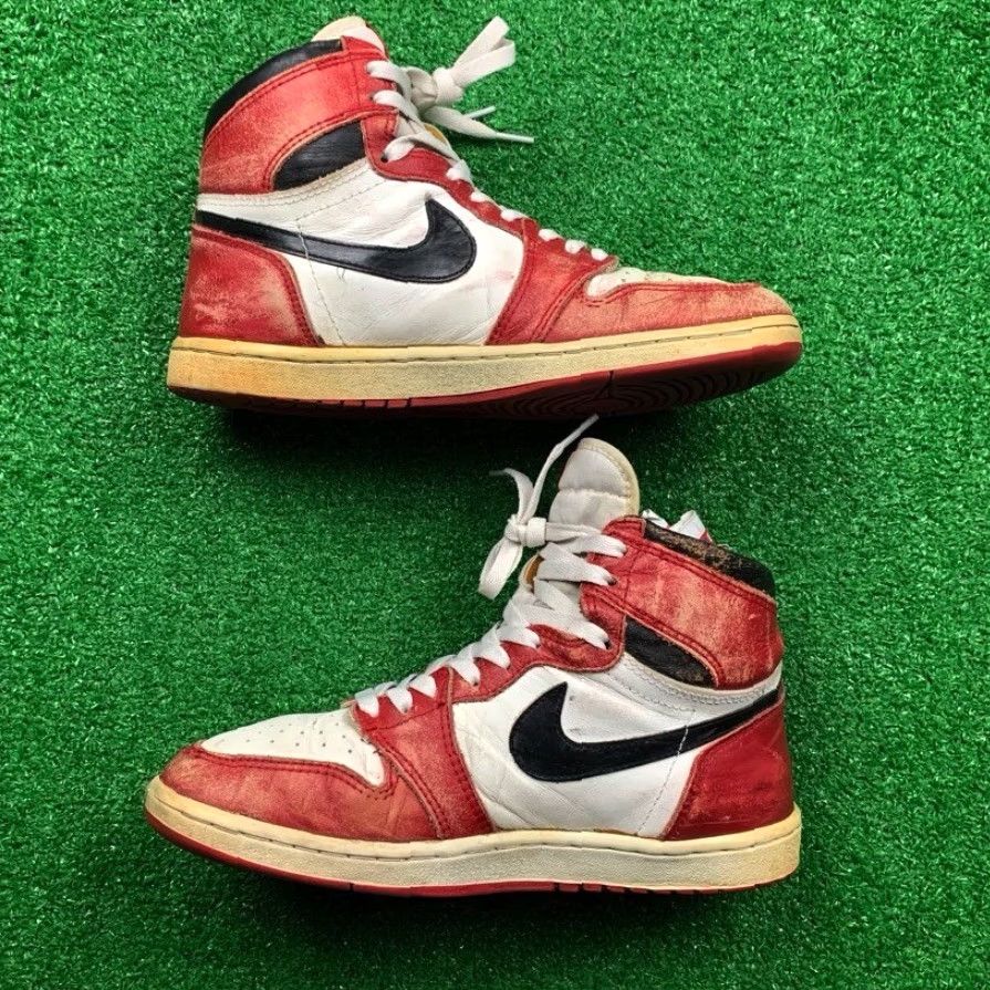Nike VINTAGE Nike Air Jordan 1 Nike OG 1985 Chicago Red White Black Rare 85 9 Bred Royal Basketball Sneakers Mens Shoes Size US 9 / EU 42 - 2 Thumbnail