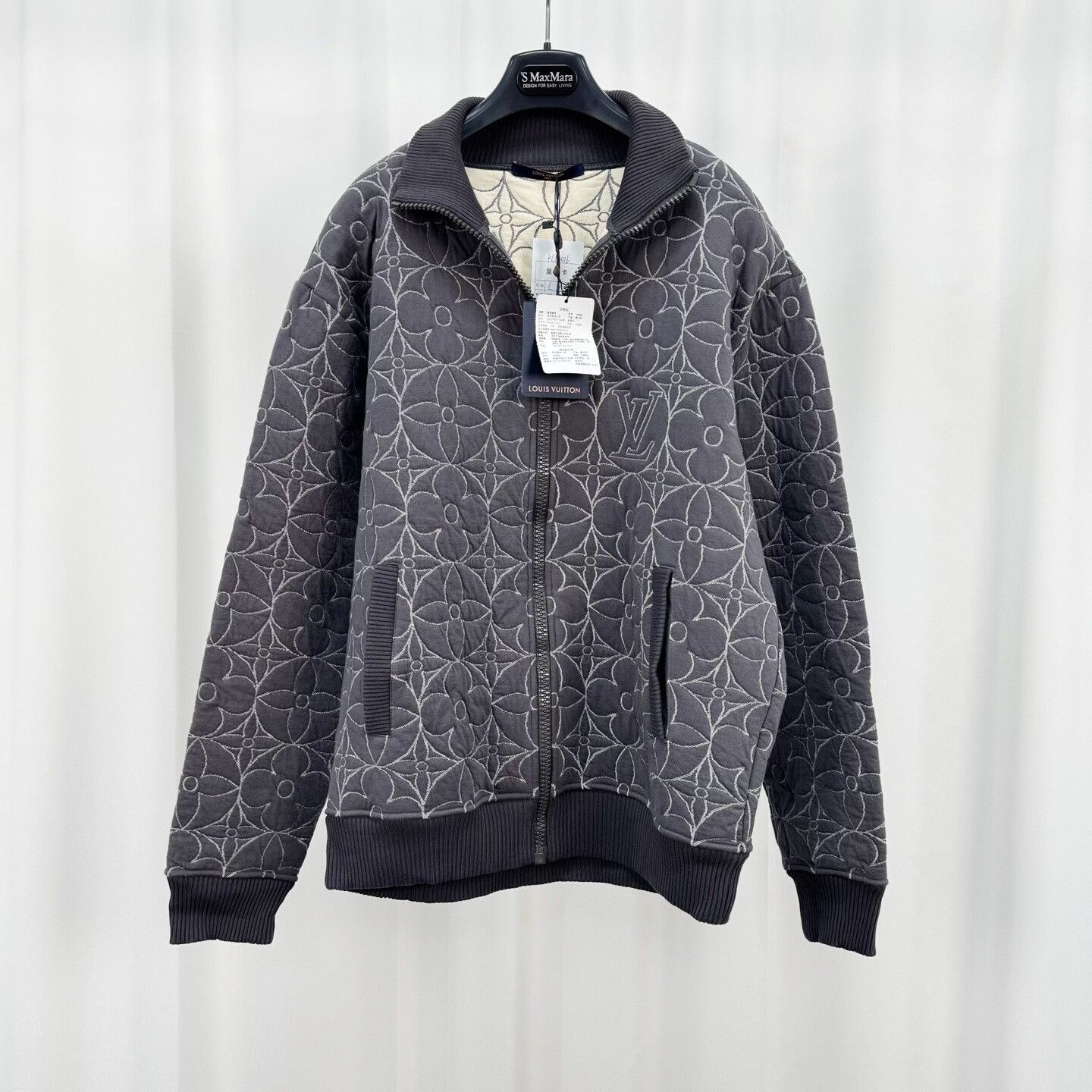 Louis Vuitton louis vuitton gray puffer jacket with pattern Size US L / EU 52-54 / 3 - 1 Thumbnail