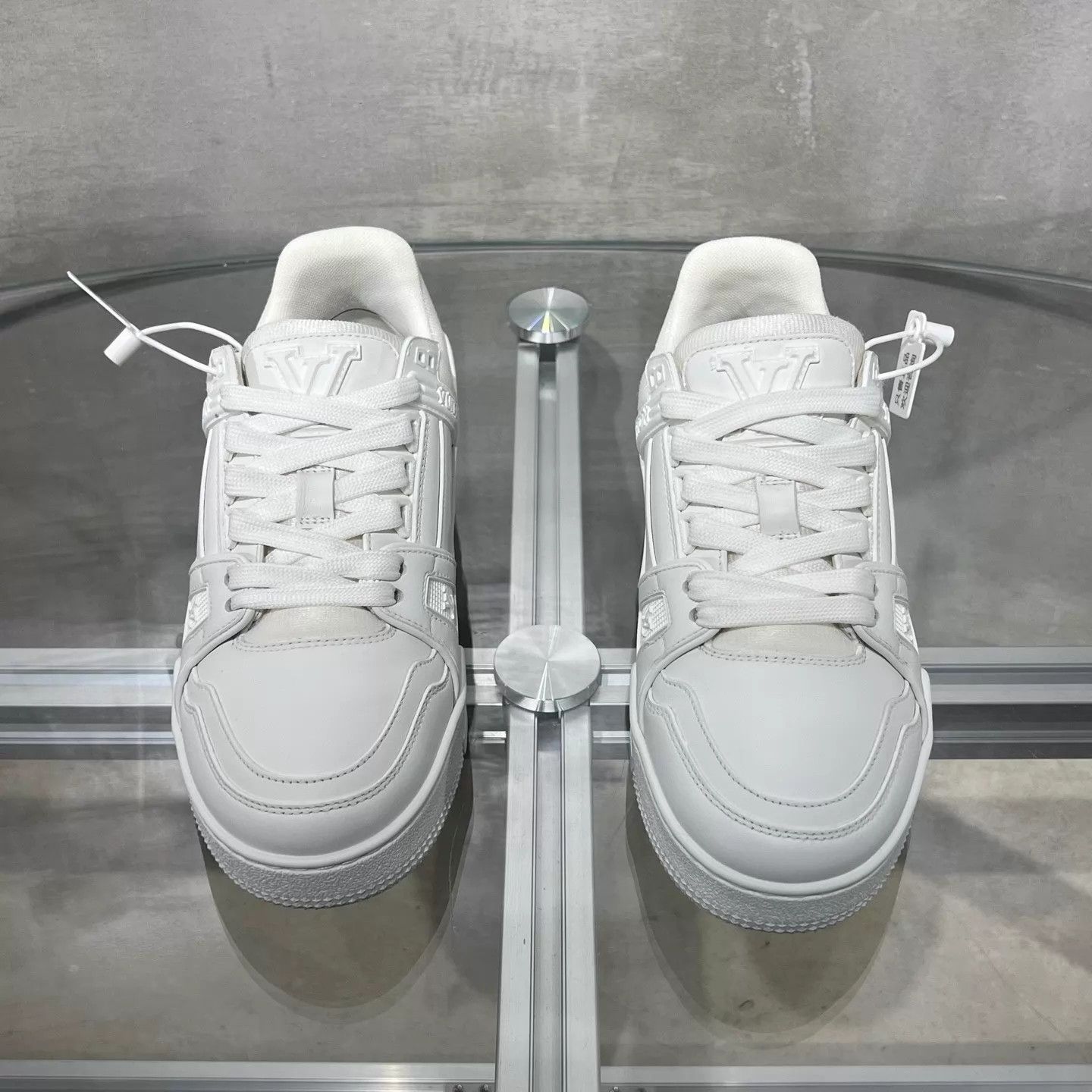 Louis Vuitton LV Trainer White UK2.5 36.5 Size US 6 / IT 36 - 1 Thumbnail