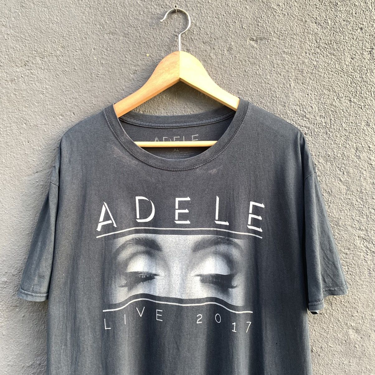 Band Tees Thrashed Faded Adele Live Tour Tee Size US XL / EU 56 / 4 - 2 Thumbnail