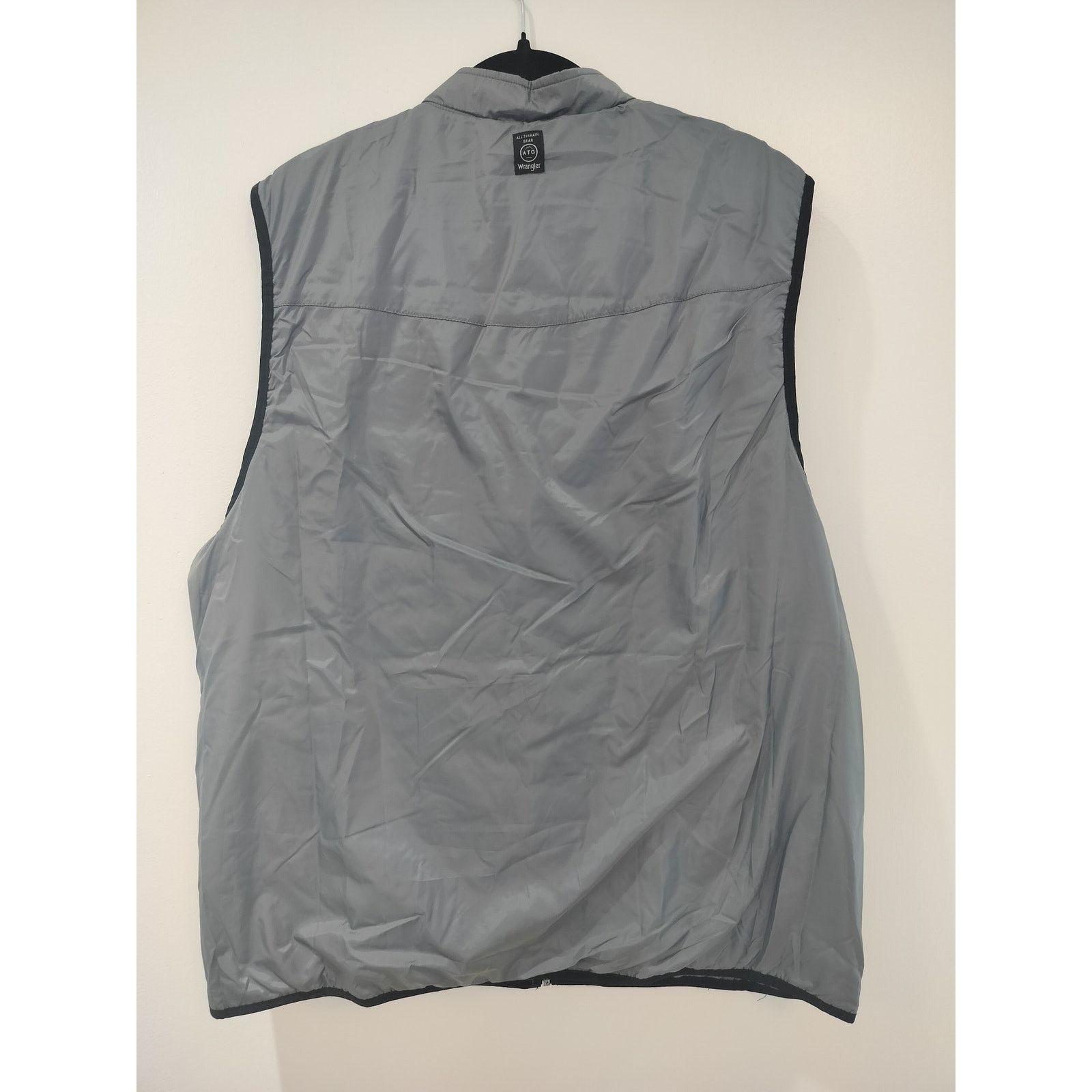 Wrangler Wrangler Men’s All Terrain Reversible Vest Size XLT Pockets Size US XL / EU 56 / 4 - 6 Thumbnail