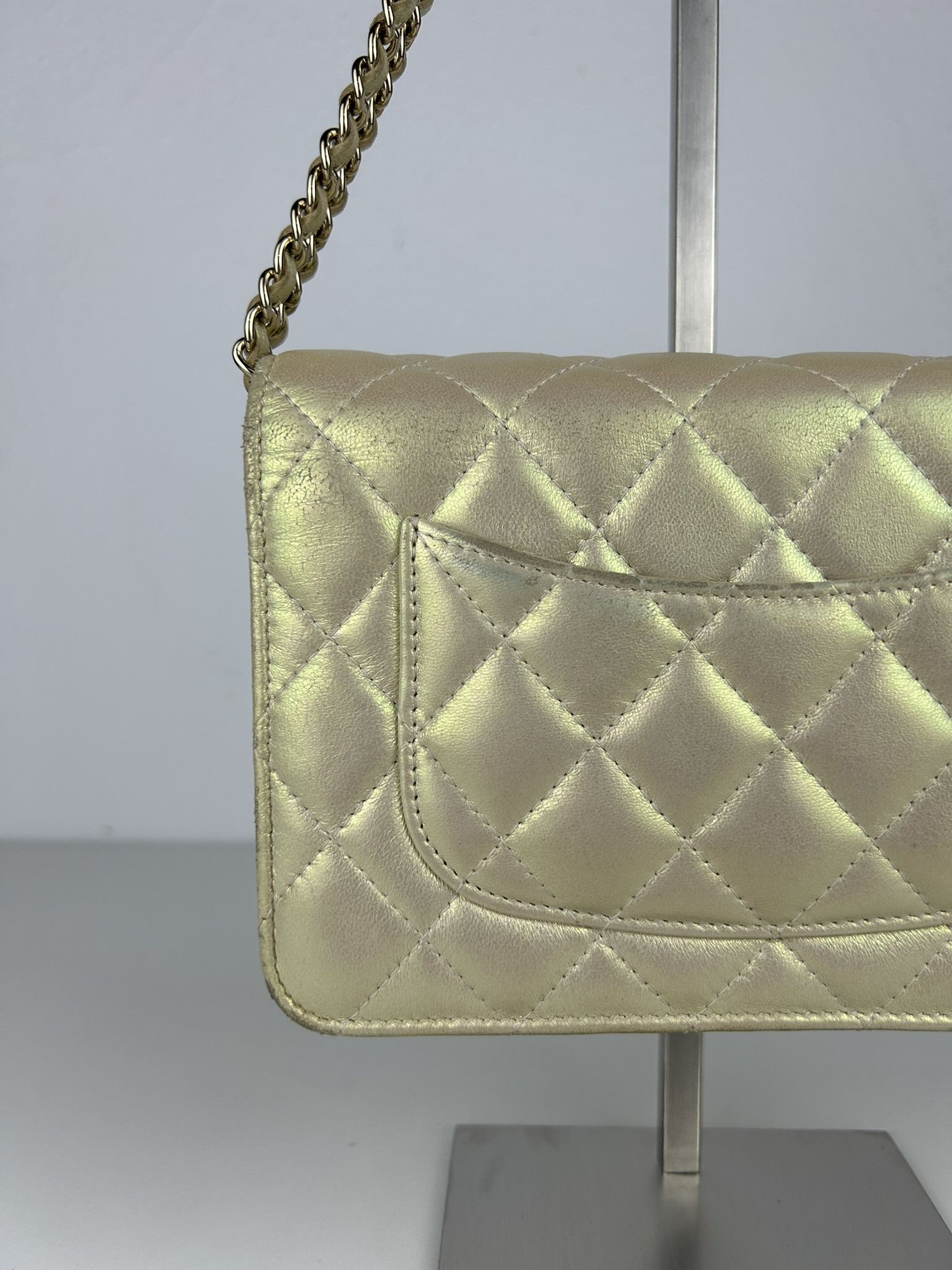 Chanel 2020 Chanel gold metallic matelasse wallet on chain Size ONE SIZE - 12 Thumbnail