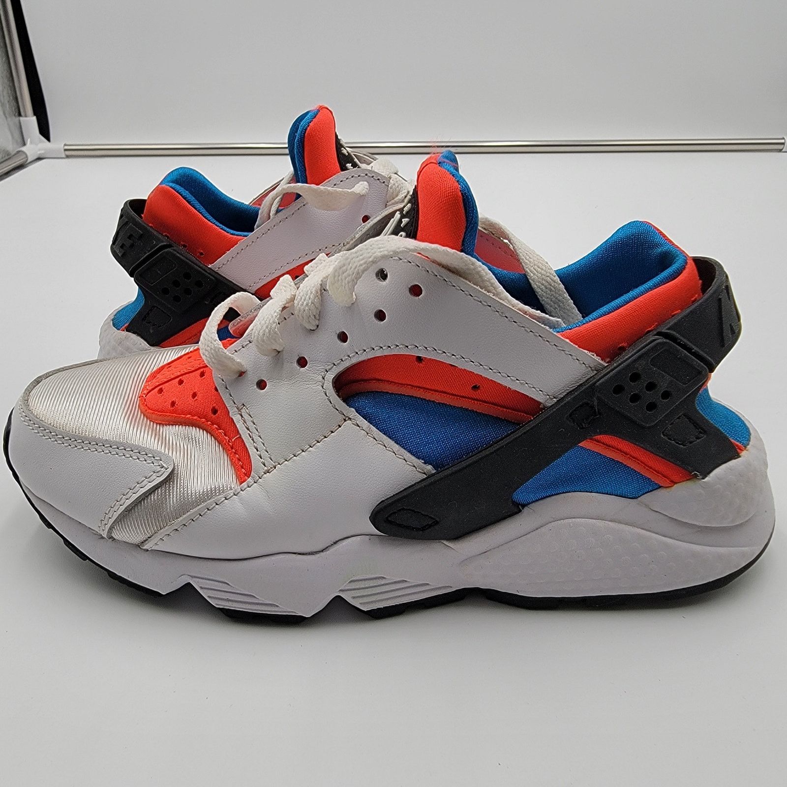 Nike Nike Wmns Air Huarache 'White/Crimson' Sz 6 DV2220-100 (92) Size US 6 / IT 36 - 2 Thumbnail