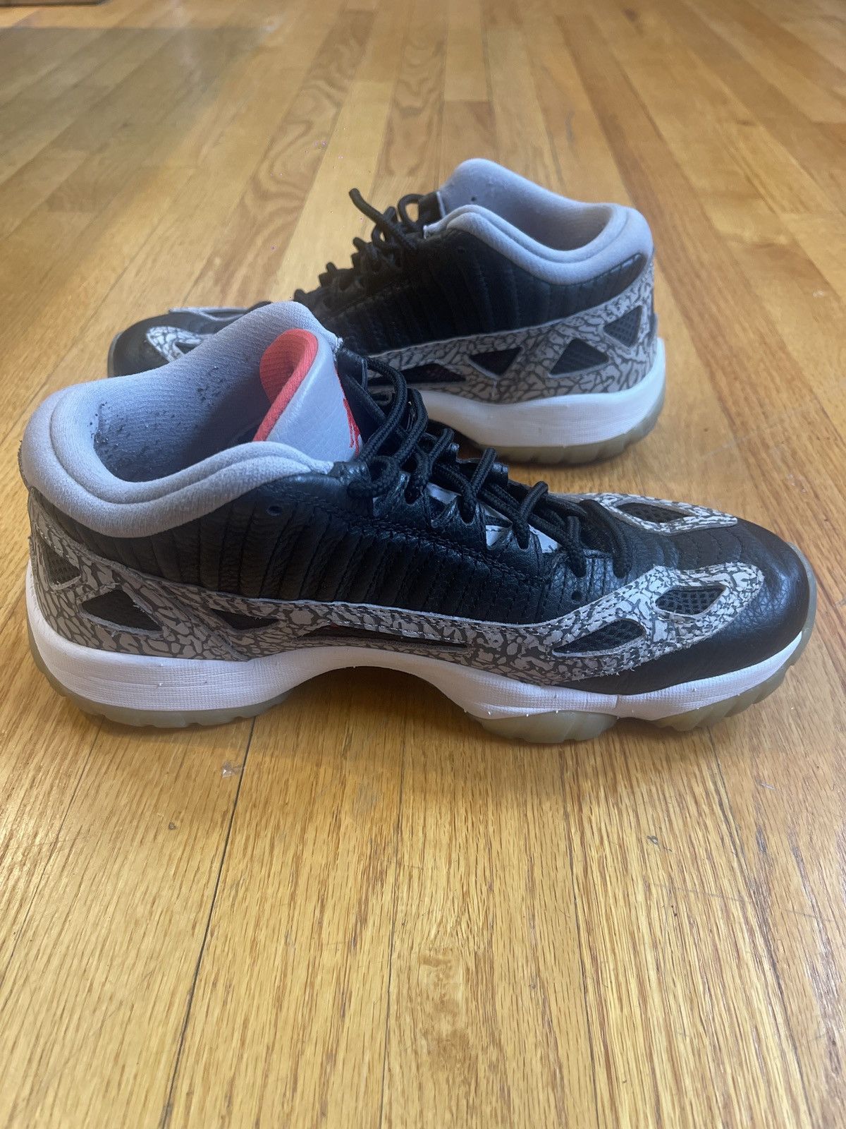 Jordan Brand JORDAN retro 11 Low Black cement Size US 9 / EU 42 - 2 Thumbnail
