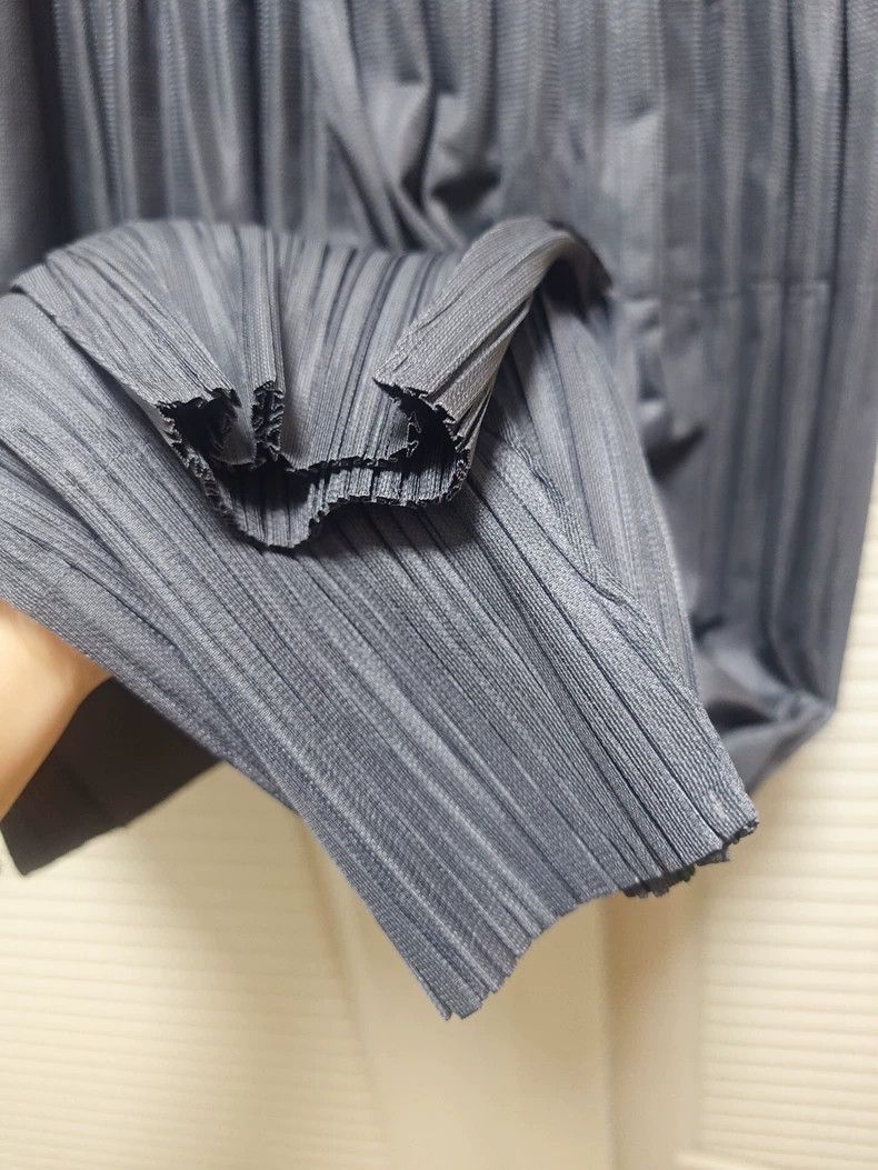 Issey Miyake Issey Miyake size:2 Dark grey pleated puff pants Size 31" - 5 Thumbnail