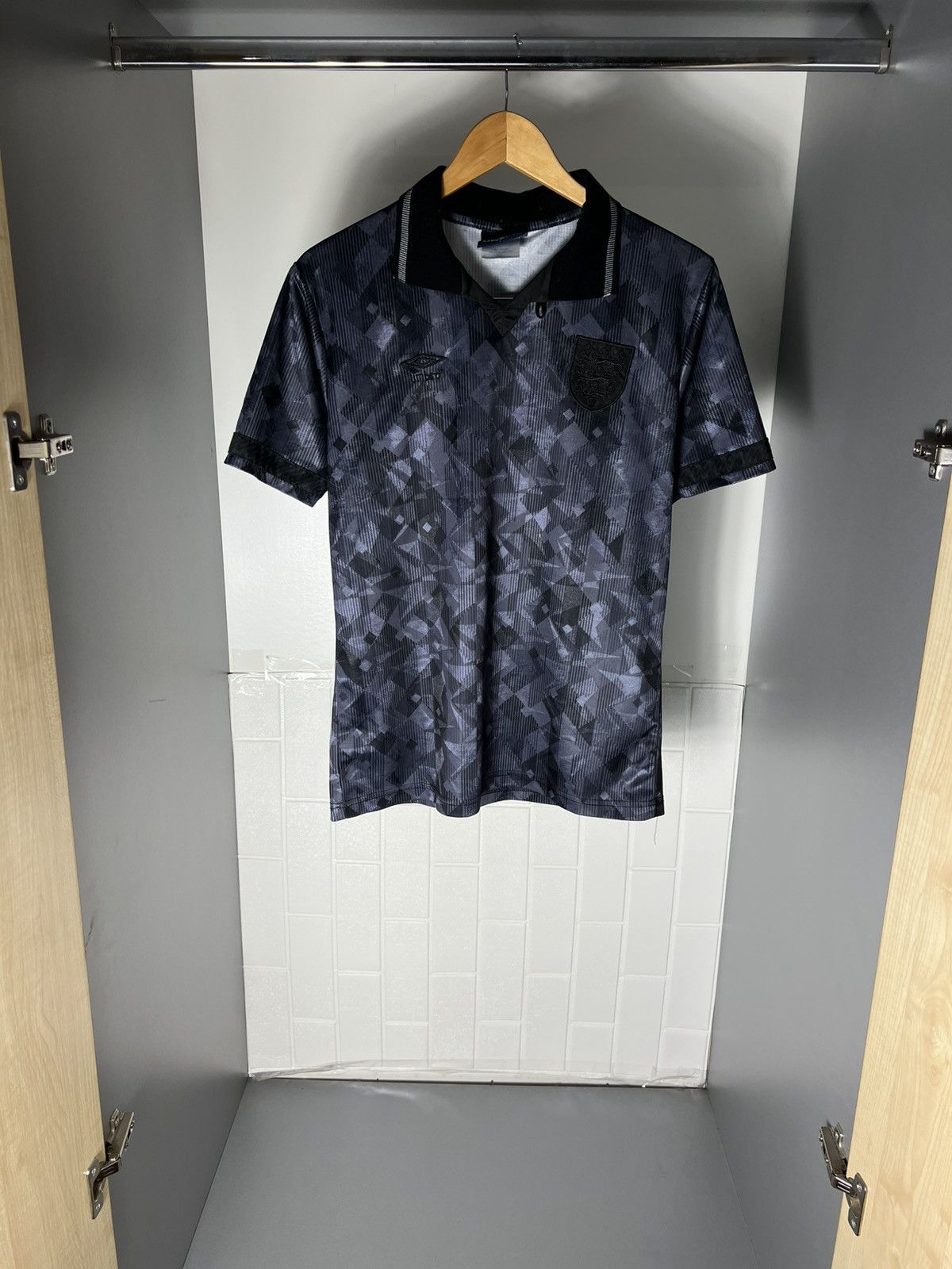 Umbro VINTAGE UMBRO ENGLAND RETRO SOCCER JERSEY MANCHESTER Y2K 90s Size US S / EU 44-46 / 1 - 1 Thumbnail