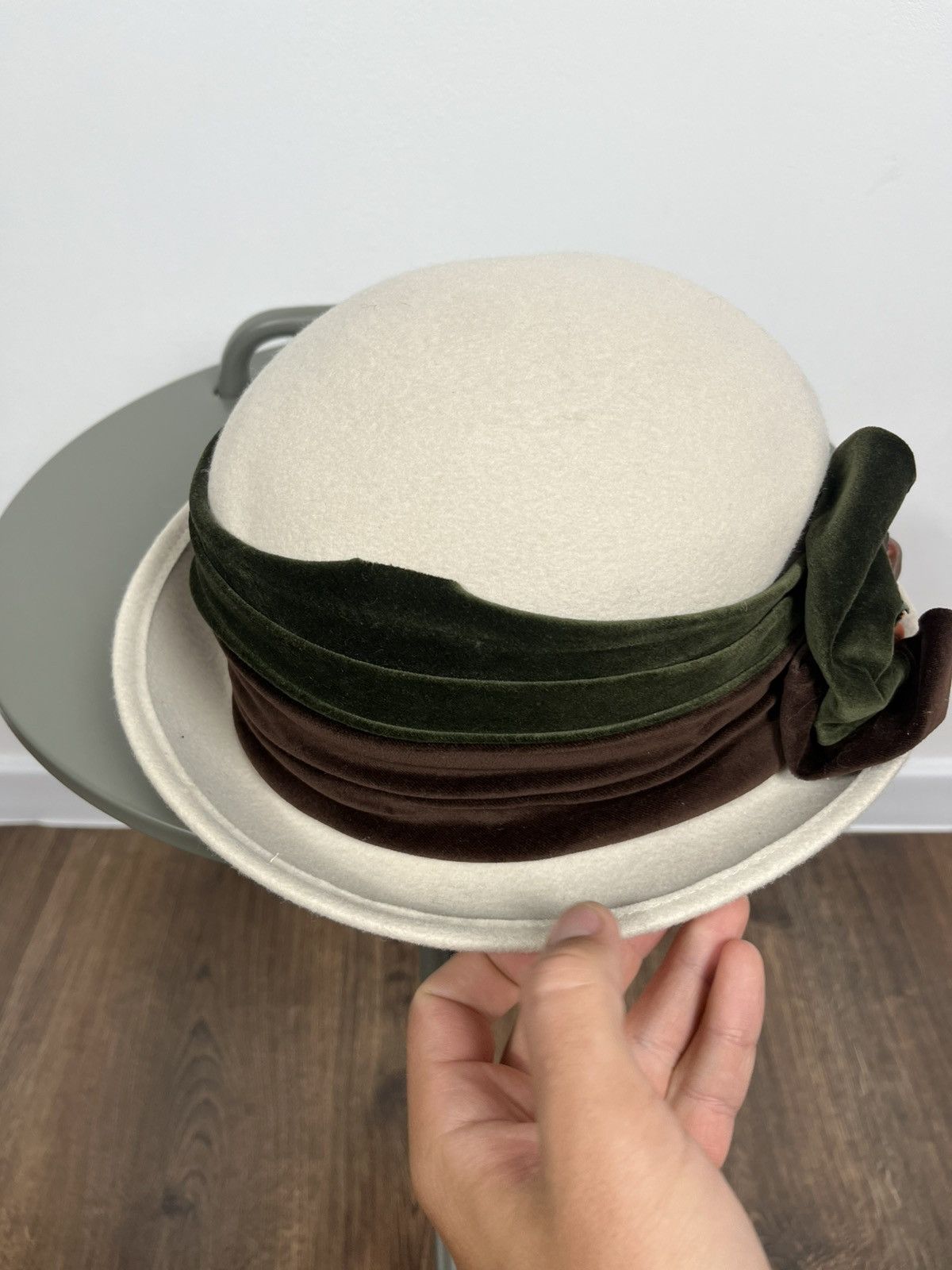 Kangol Vintage Kangol Beige Wool Felt Hat Velvet Bow Fruit Trim Size ONE SIZE - 6 Thumbnail