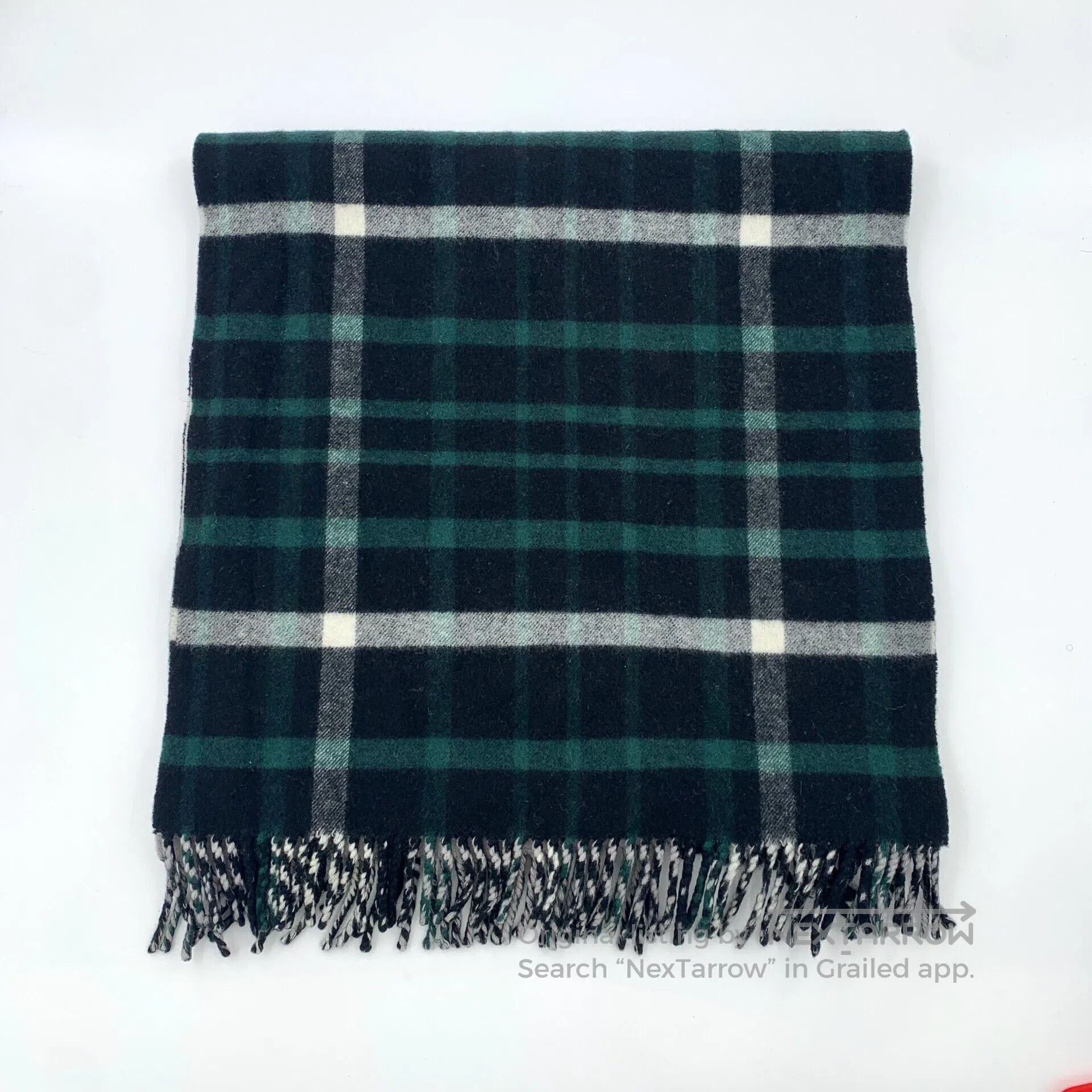 Burberry Burberry Green Plaid Wool Fringe Scarf. Size ONE SIZE - 1 Thumbnail