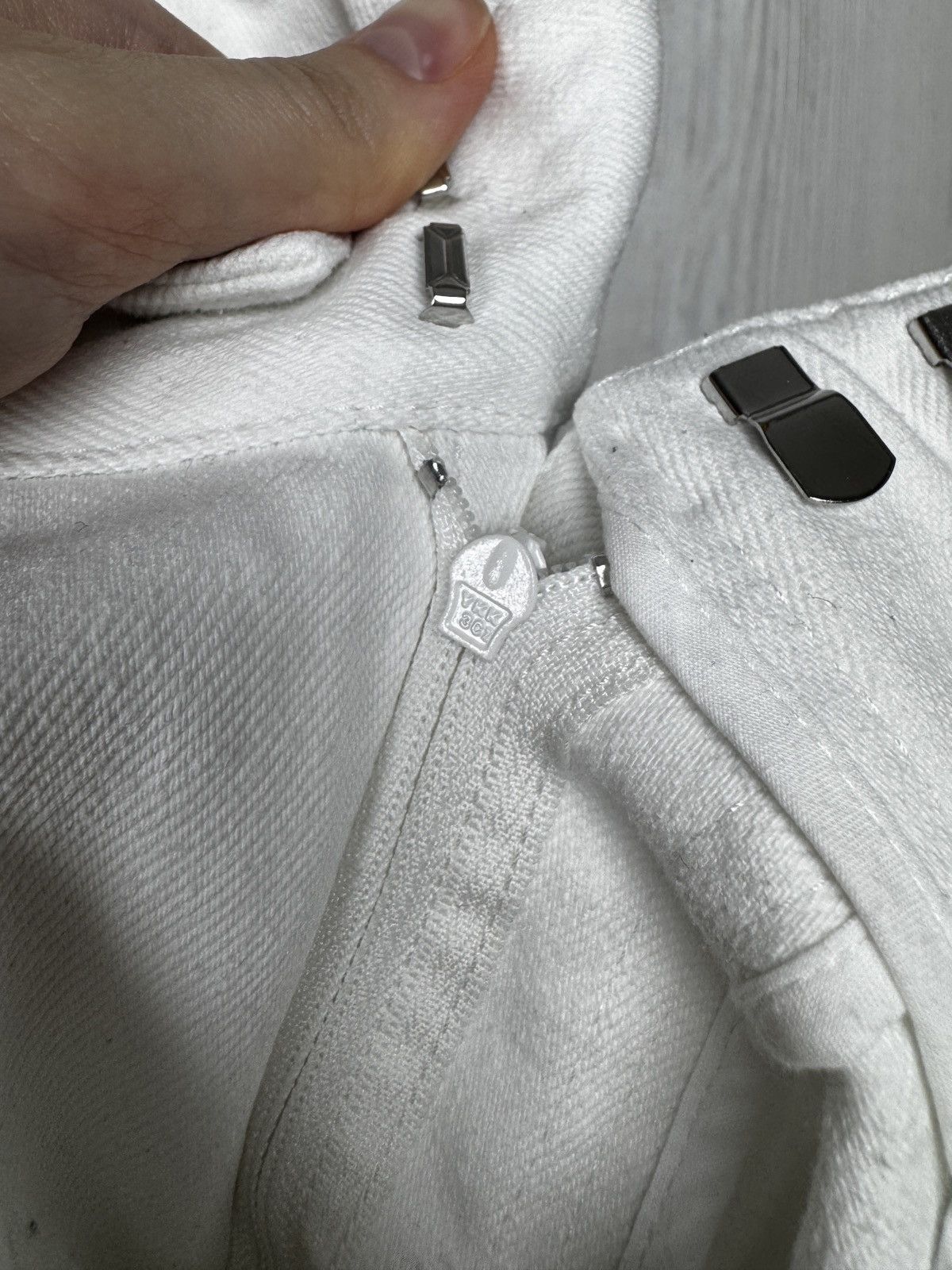 JW Anderson JW Anderson white straight wide leg denim jeans pants rare Size 26" / US 2 / IT 38 - 13 Thumbnail